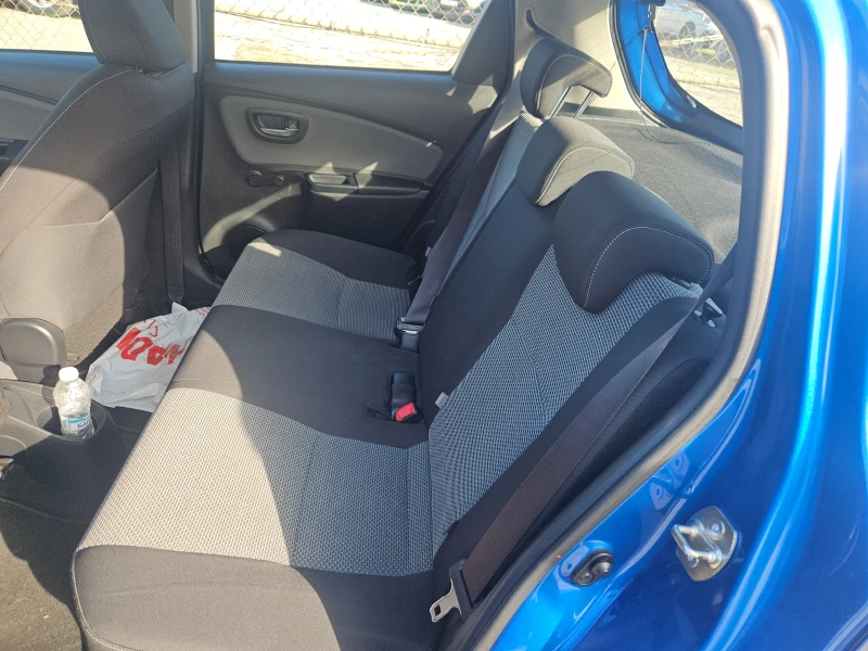 Toyota Yaris 1.5 hybrid, снимка 11 - Автомобили и джипове - 53167635