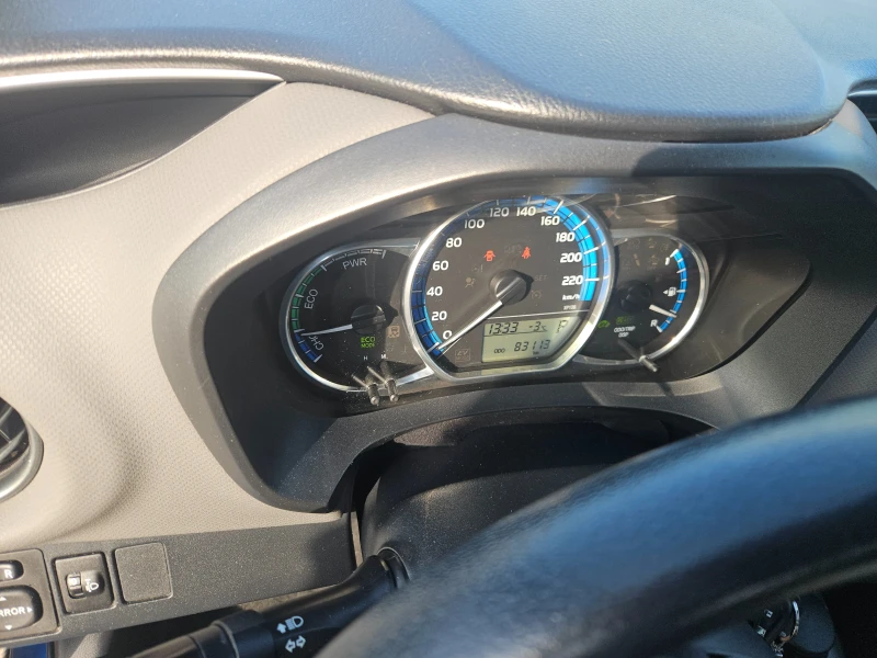 Toyota Yaris 1.5 hybrid, снимка 7 - Автомобили и джипове - 53167635