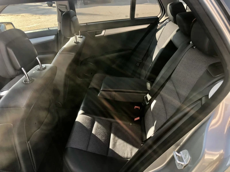 Mercedes-Benz C 300 Facelift AMG paket 4matic, снимка 9 - Автомобили и джипове - 53570680