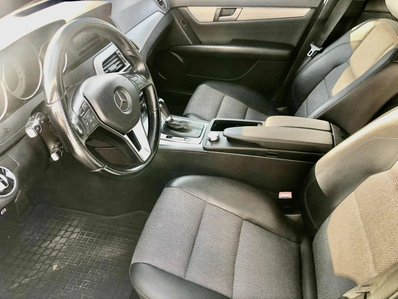 Mercedes-Benz C 300 Facelift AMG paket 4matic, снимка 5 - Автомобили и джипове - 53570680