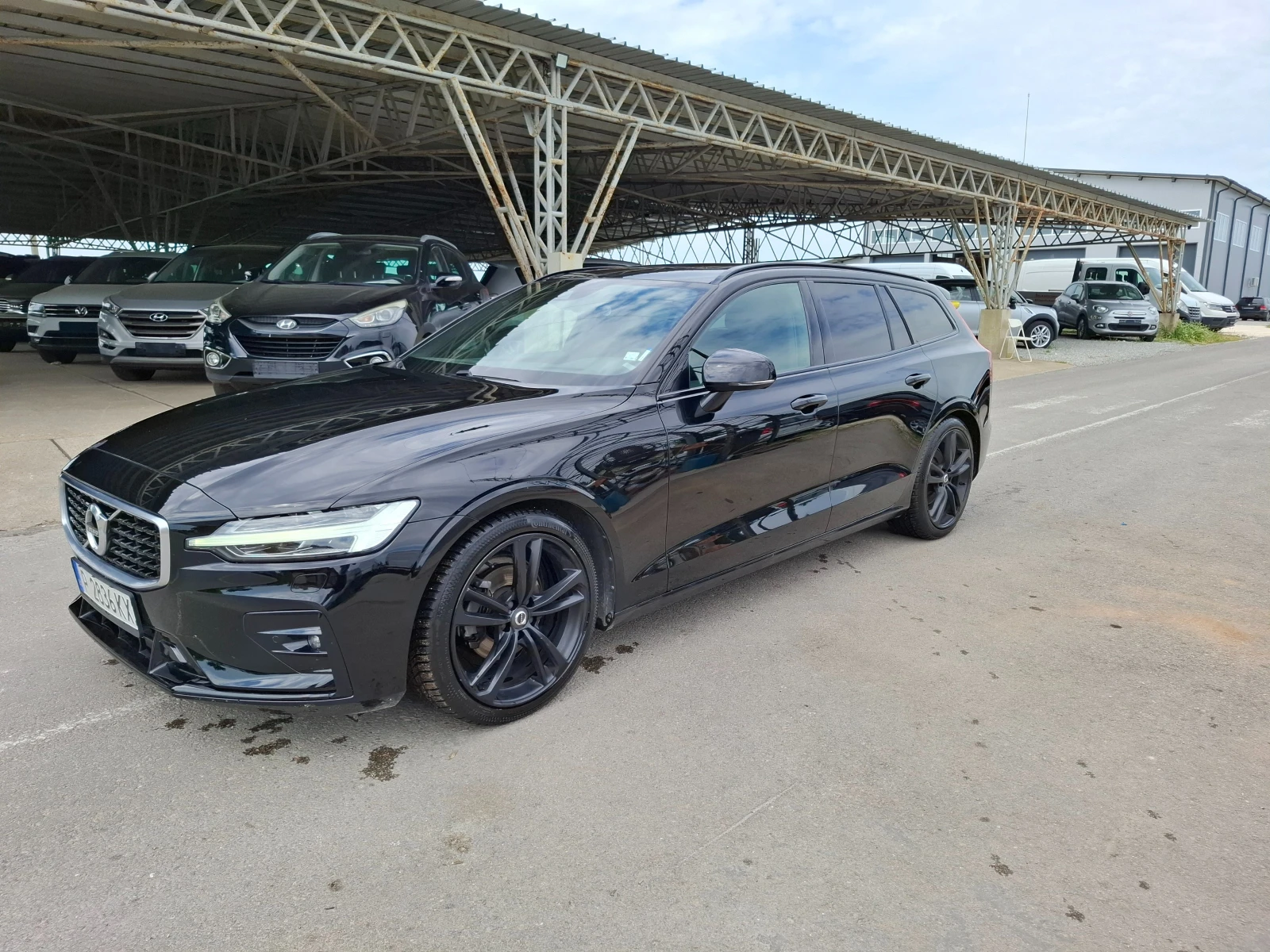 Volvo V60 2.0D R-Line - изображение 3
