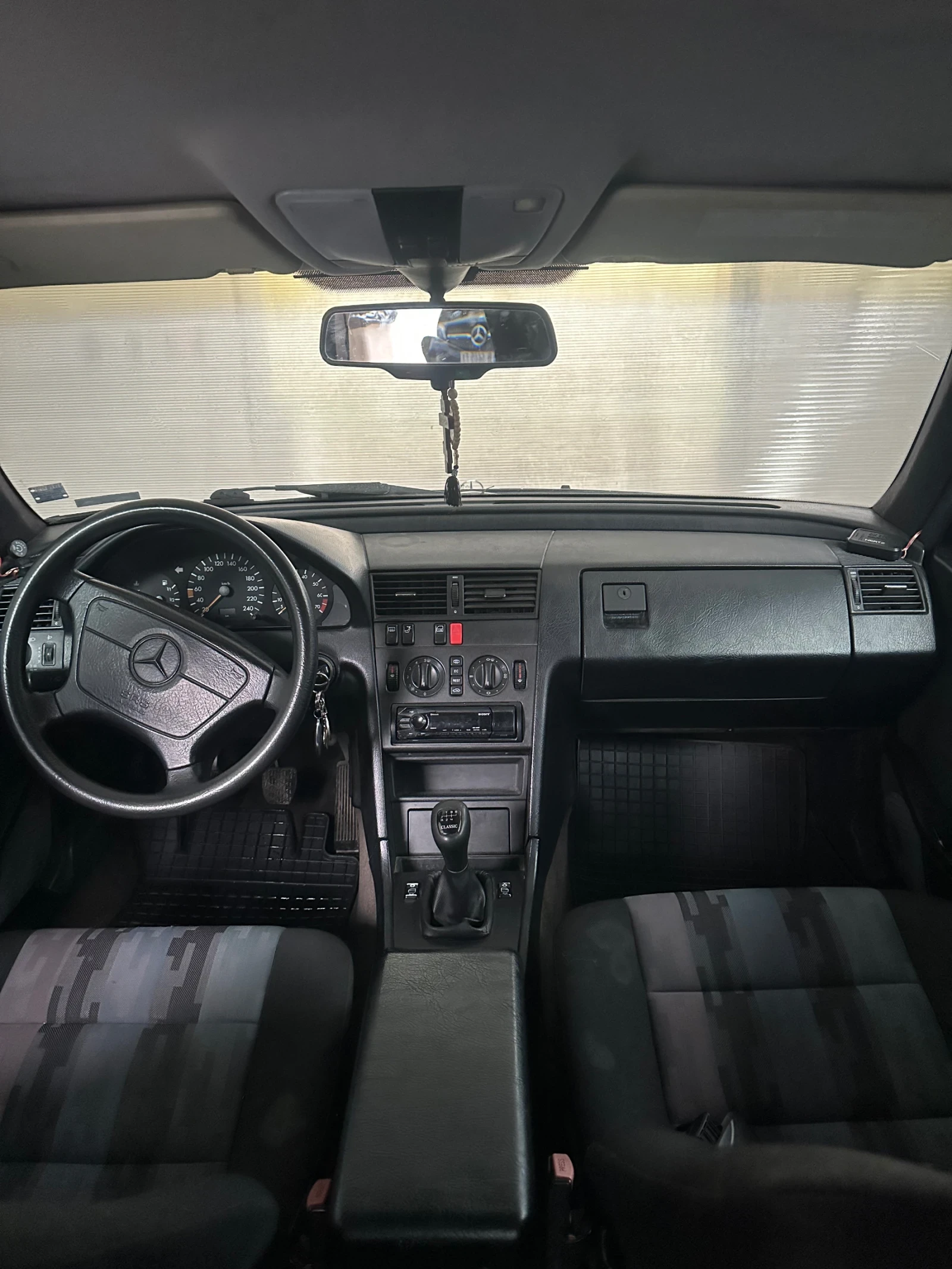 Mercedes-Benz C 180  - изображение 8