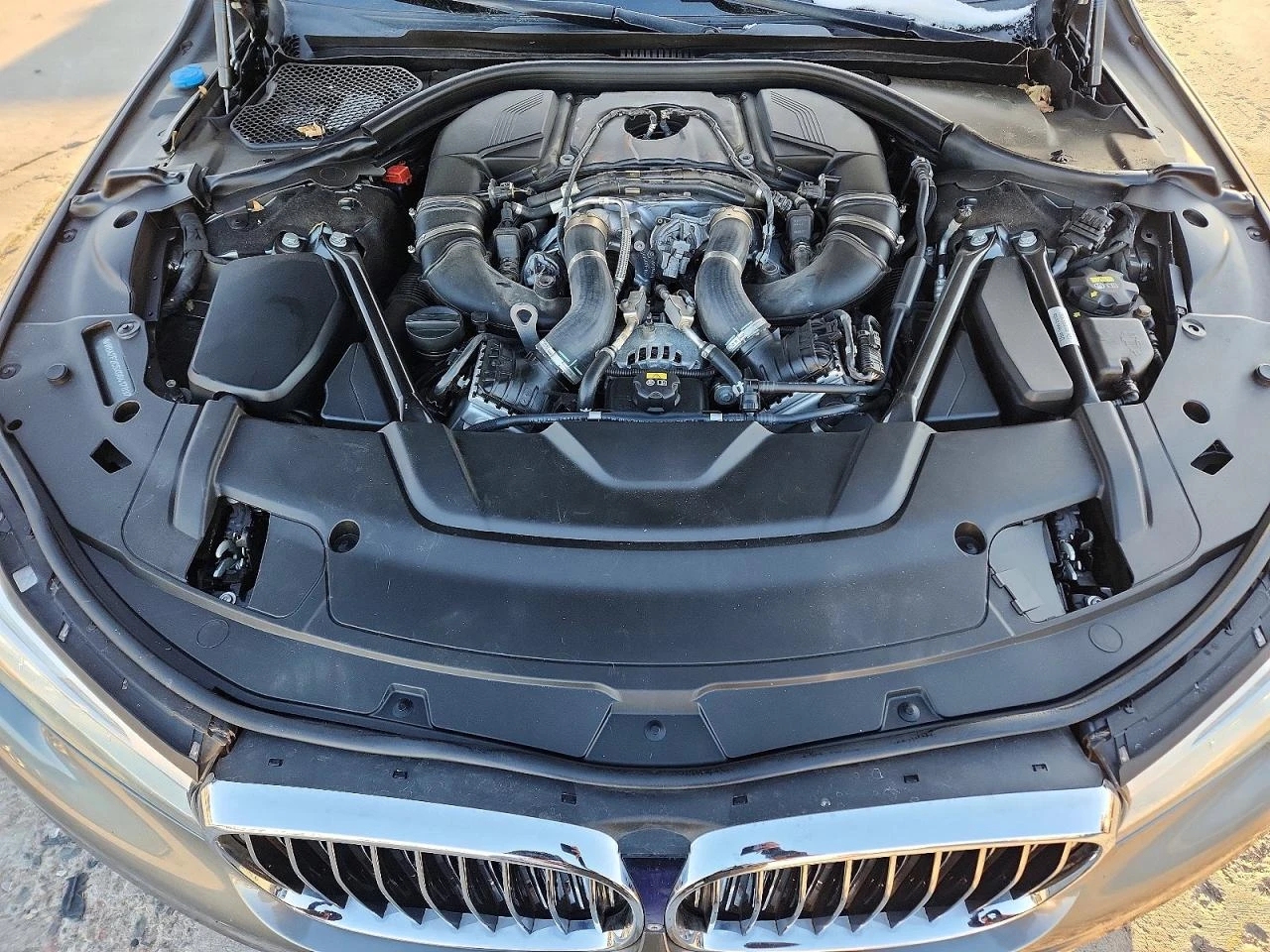 BMW 750 HARMAN KARDON* AMBIENT* ОБДУХ* PANO, снимка 11 - Автомобили и джипове - 53825751