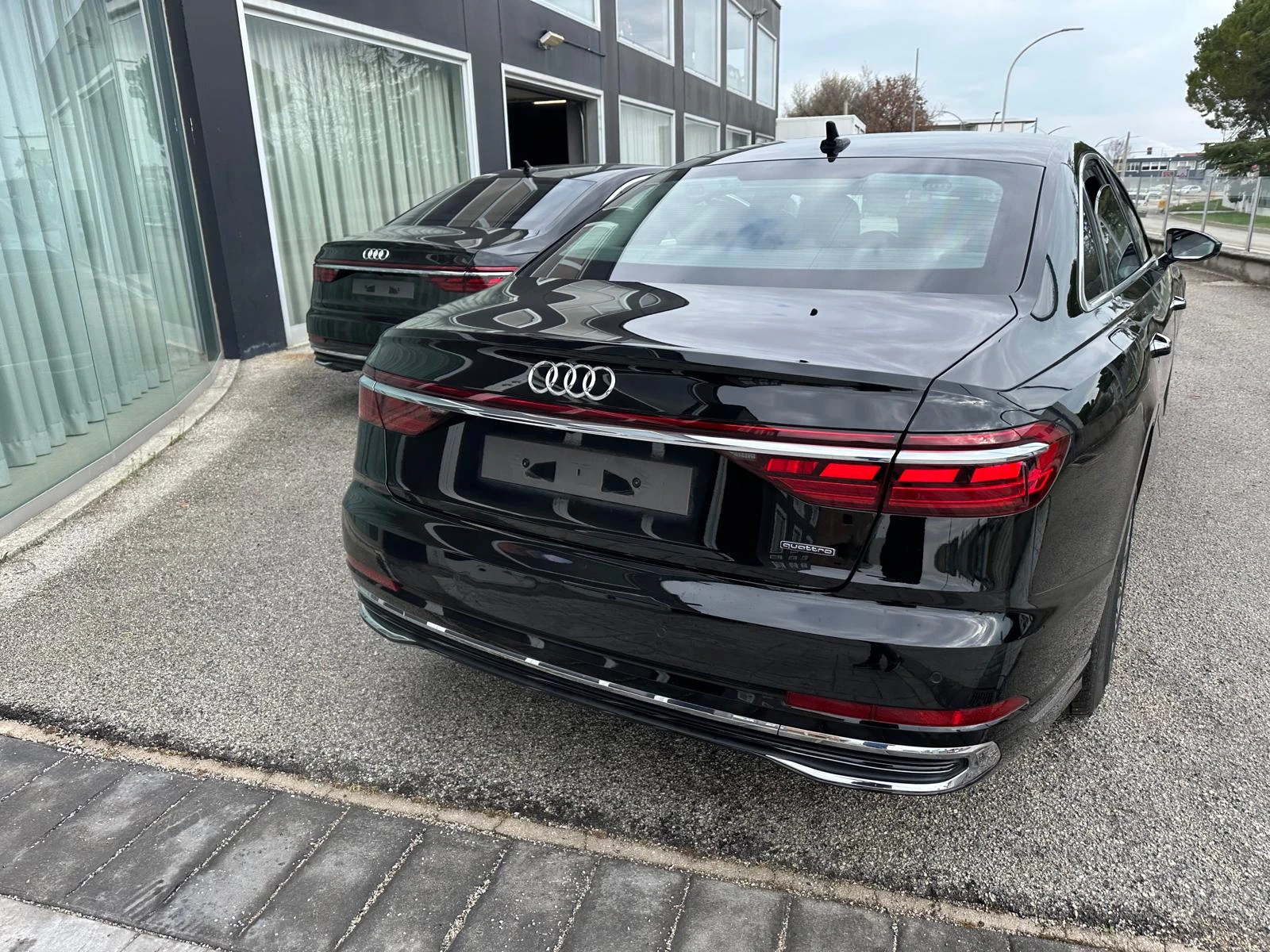 Audi A8 Блиндиран  VR9, снимка 4 - Автомобили и джипове - 54120422