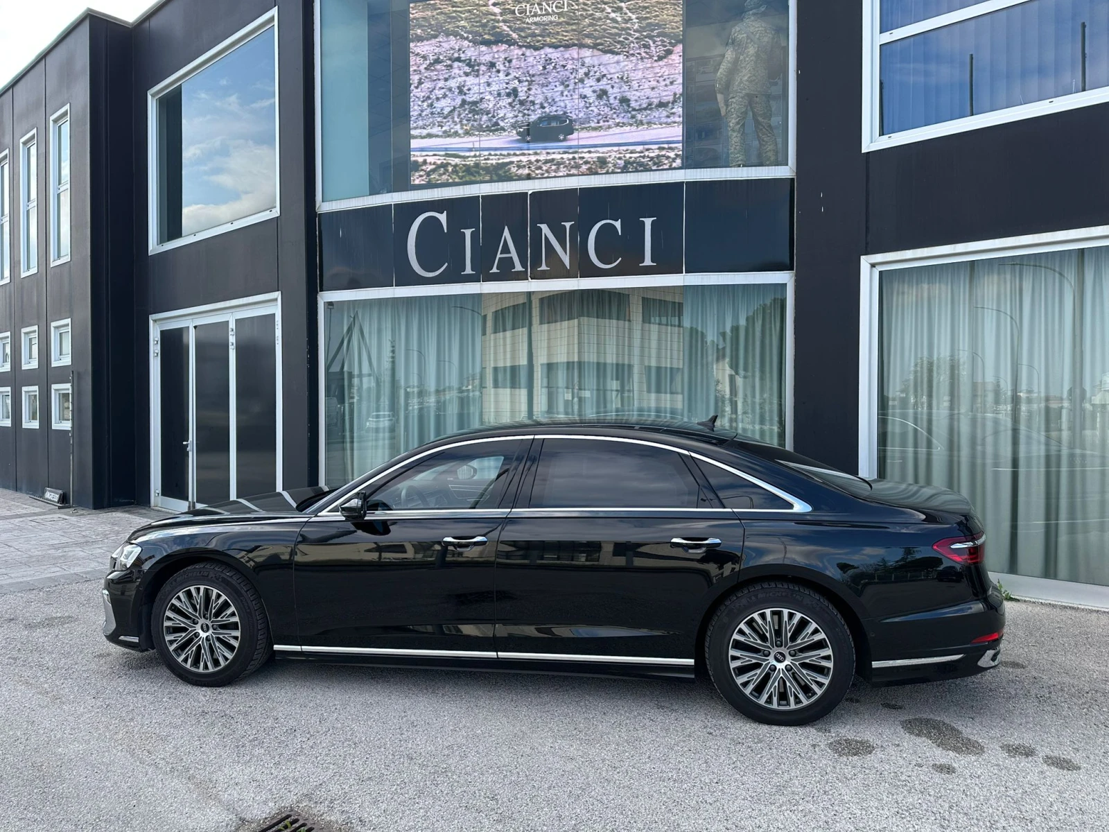 Audi A8 Блиндиран  VR9, снимка 2 - Автомобили и джипове - 54120422