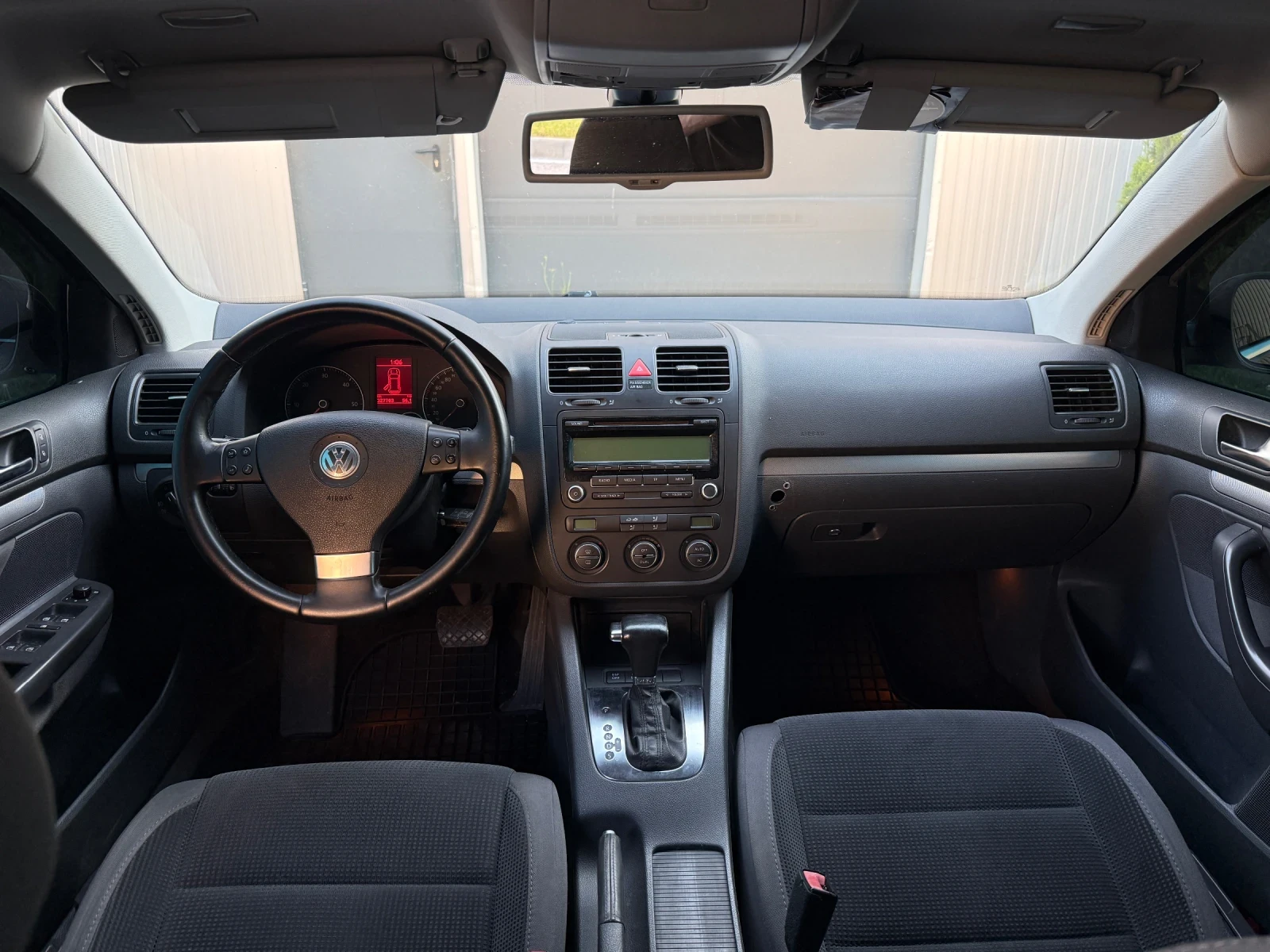 VW Golf 1.9 105 DSG, снимка 9 - Автомобили и джипове - 54733022