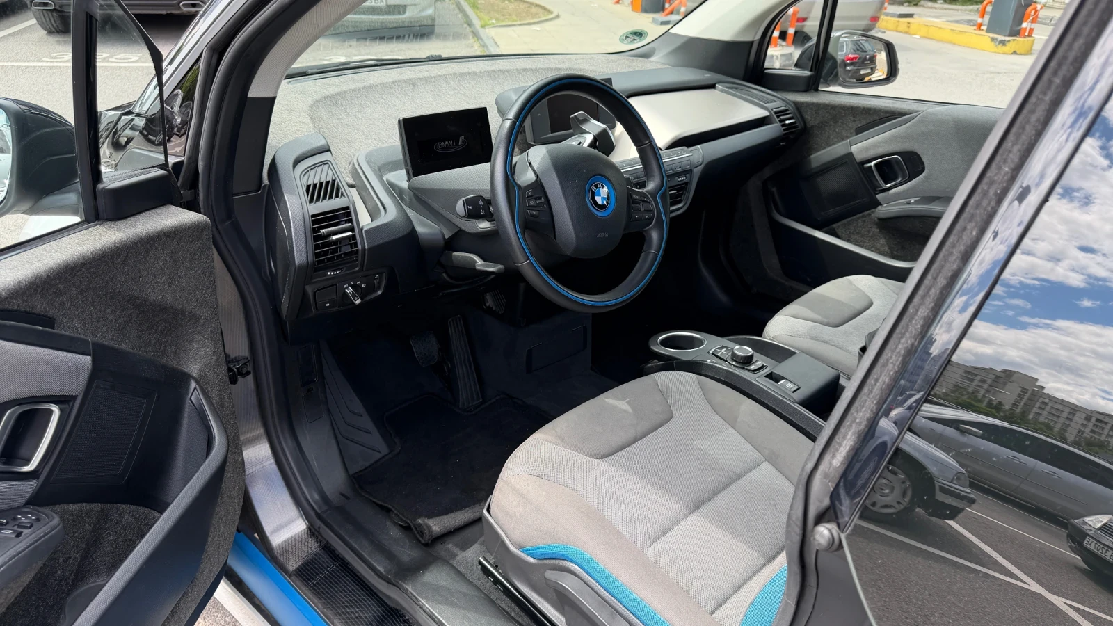 BMW i3 120 Ah, термопомпа, 42 kWh, автоматично паркиране, снимка 9 - Автомобили и джипове - 54902334