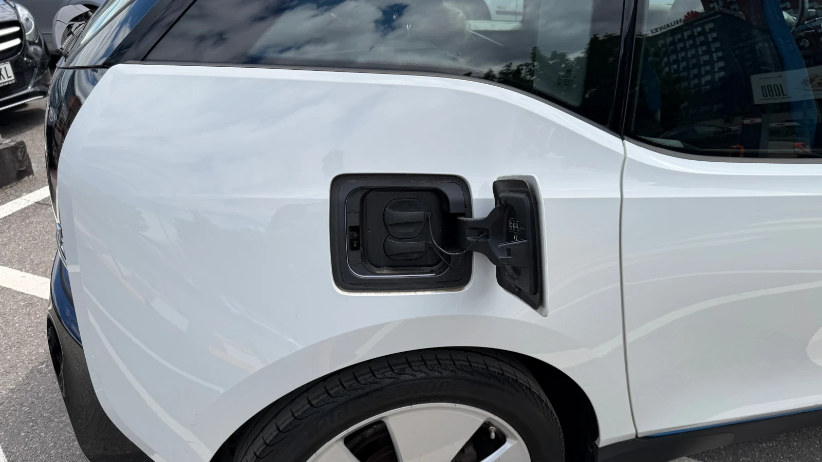 BMW i3 120 Ah, термопомпа, 42 kWh, автоматично паркиране, снимка 13 - Автомобили и джипове - 54902334
