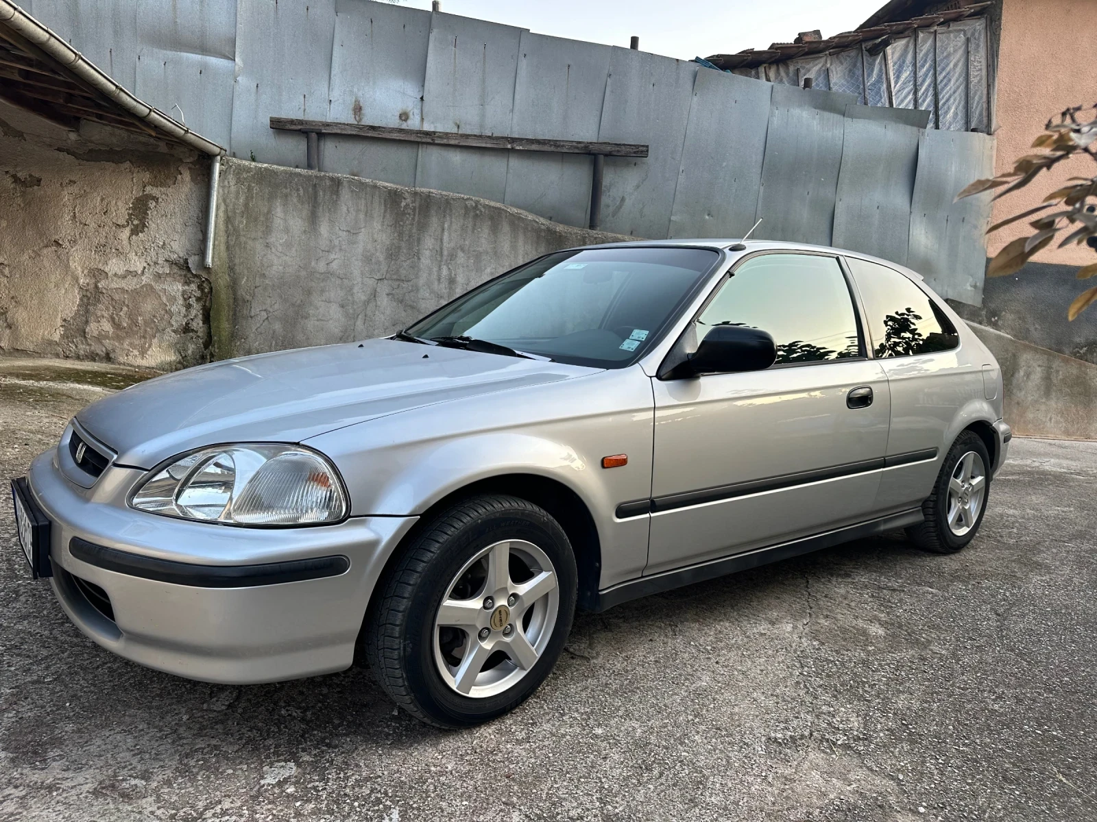 Honda Civic 1.5i ls, снимка 2 - Автомобили и джипове - 56713382