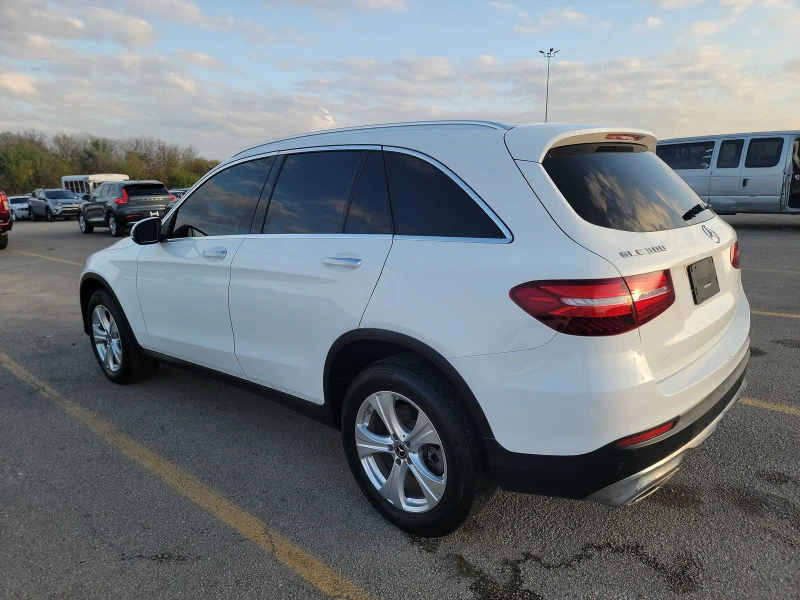 Mercedes-Benz GLC 300 PANO/NAVI/KEYLESS/LANE ASSIST/ПОДГРЕВ, снимка 6 - Автомобили и джипове - 48422910