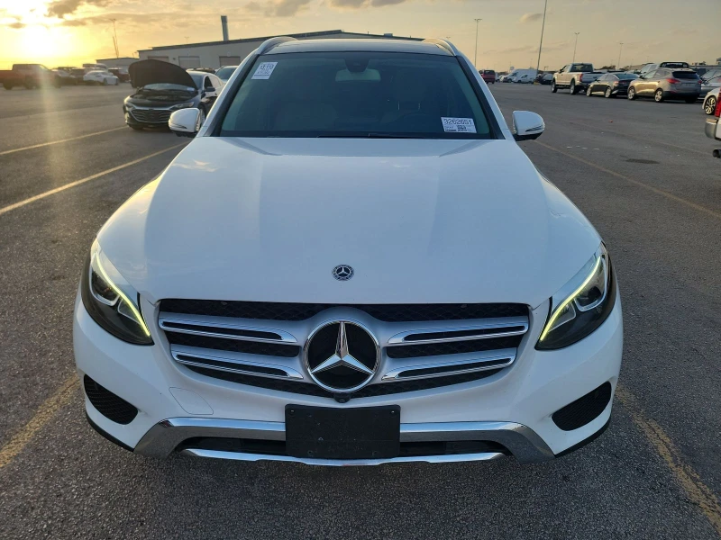 Mercedes-Benz GLC 300 PANO/NAVI/KEYLESS/LANE ASSIST/ПОДГРЕВ, снимка 3 - Автомобили и джипове - 48422910