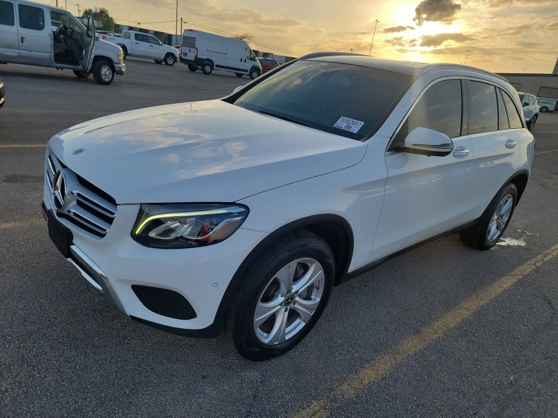 Mercedes-Benz GLC 300 PANO/NAVI/KEYLESS/LANE ASSIST/ПОДГРЕВ, снимка 2 - Автомобили и джипове - 48422910