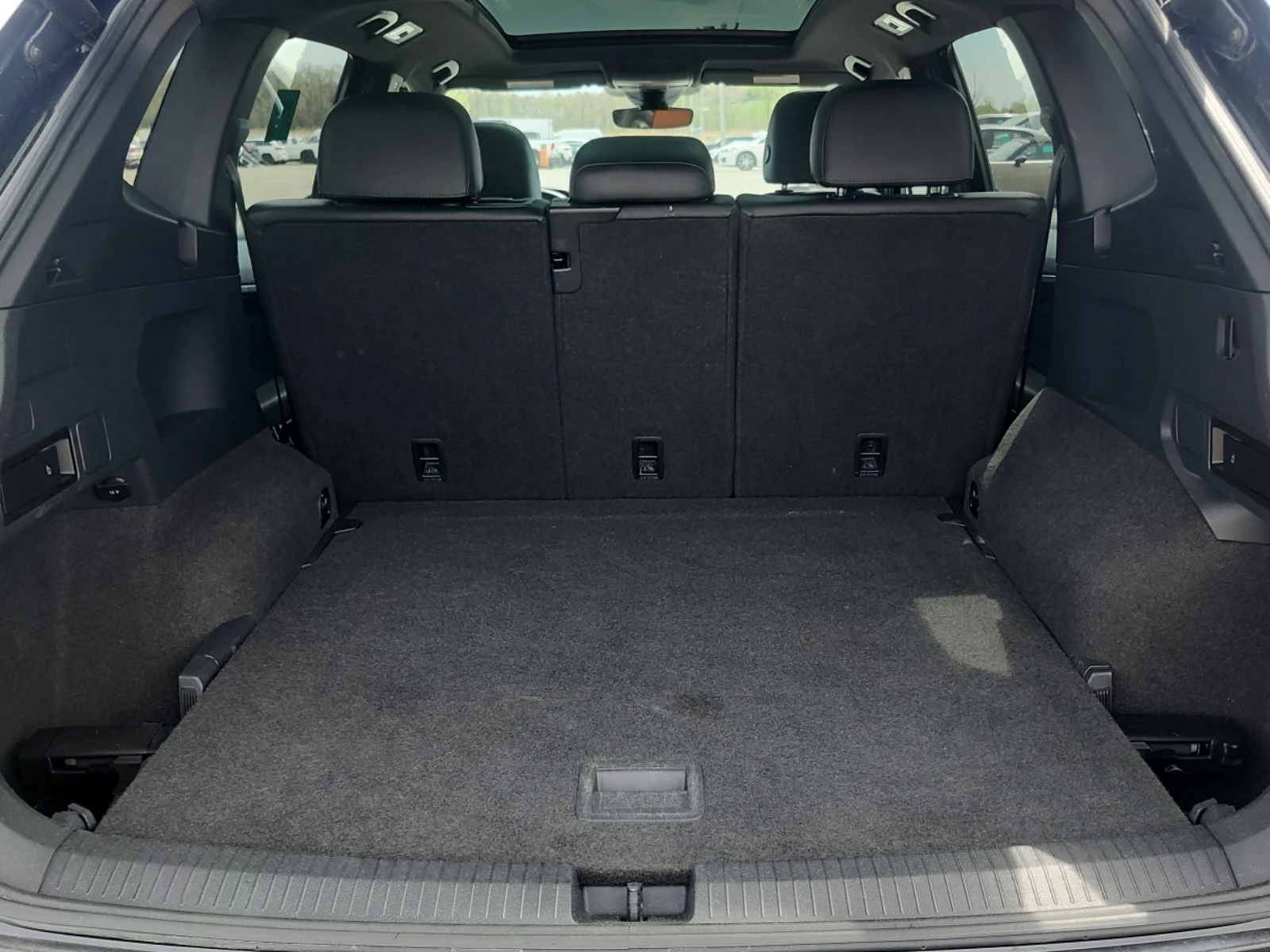 VW Tiguan HIGHLINE R-LINE * * CARFAX * * АВТО КРЕДИТ * * , снимка 10 - Автомобили и джипове - 54661108