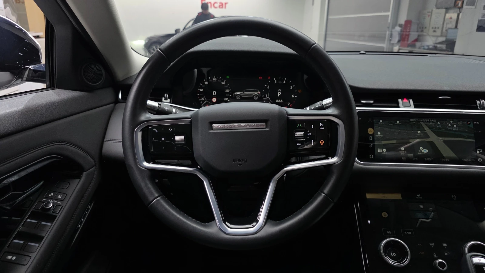 Land Rover Range Rover Evoque P250 SE | Адаптивен круиз | Панорама | Memory, снимка 16 - Автомобили и джипове - 55663778