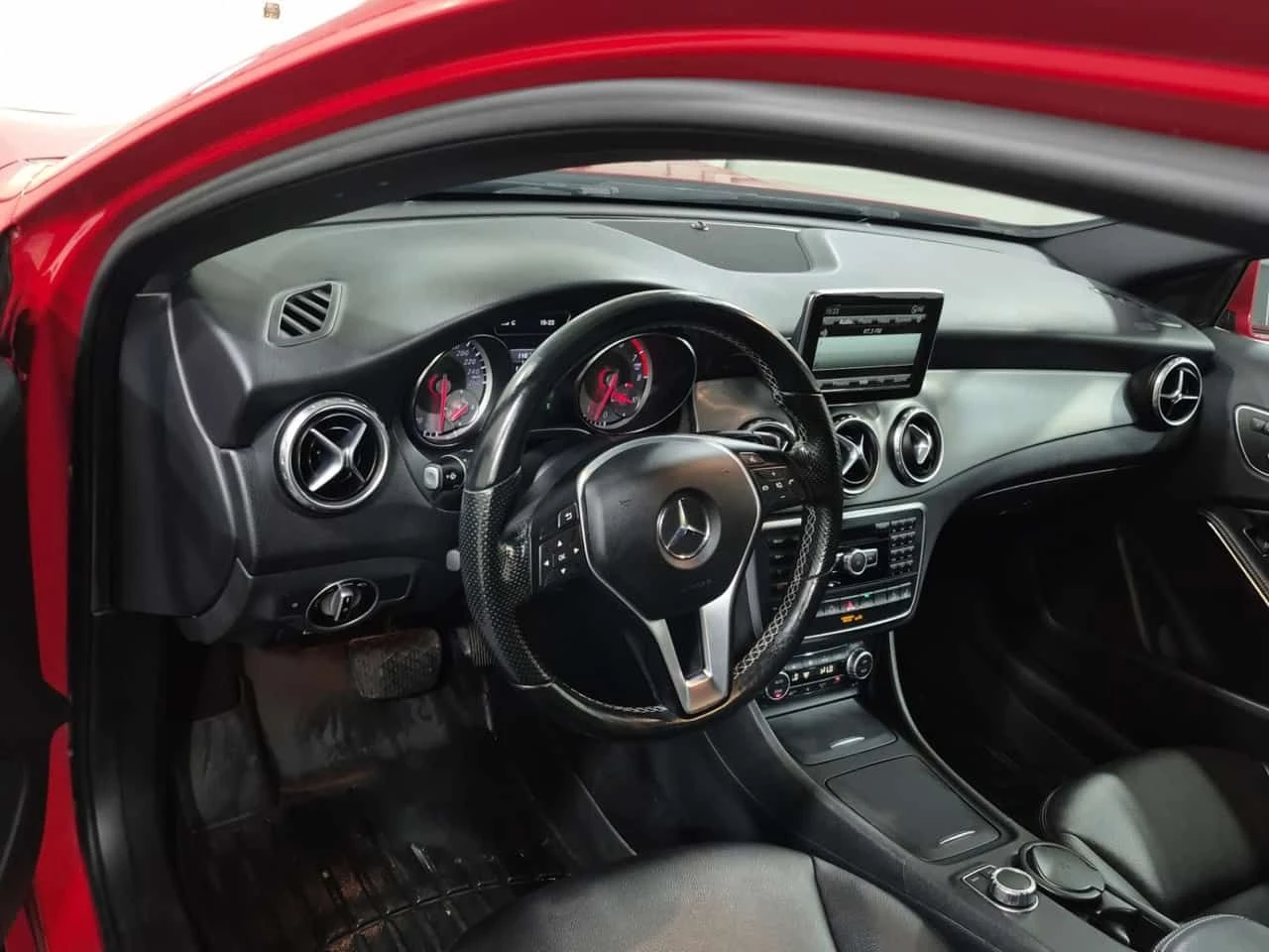 Mercedes-Benz GLA 250 АМГ Пакет/CARFAX /Кожа/Нави/Подгрев/Панорама, снимка 10 - Автомобили и джипове - 55711813