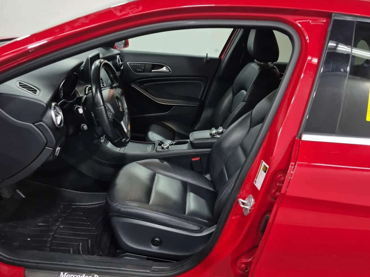 Mercedes-Benz GLA 250 АМГ Пакет/CARFAX /Кожа/Нави/Подгрев/Панорама, снимка 5 - Автомобили и джипове - 55711813