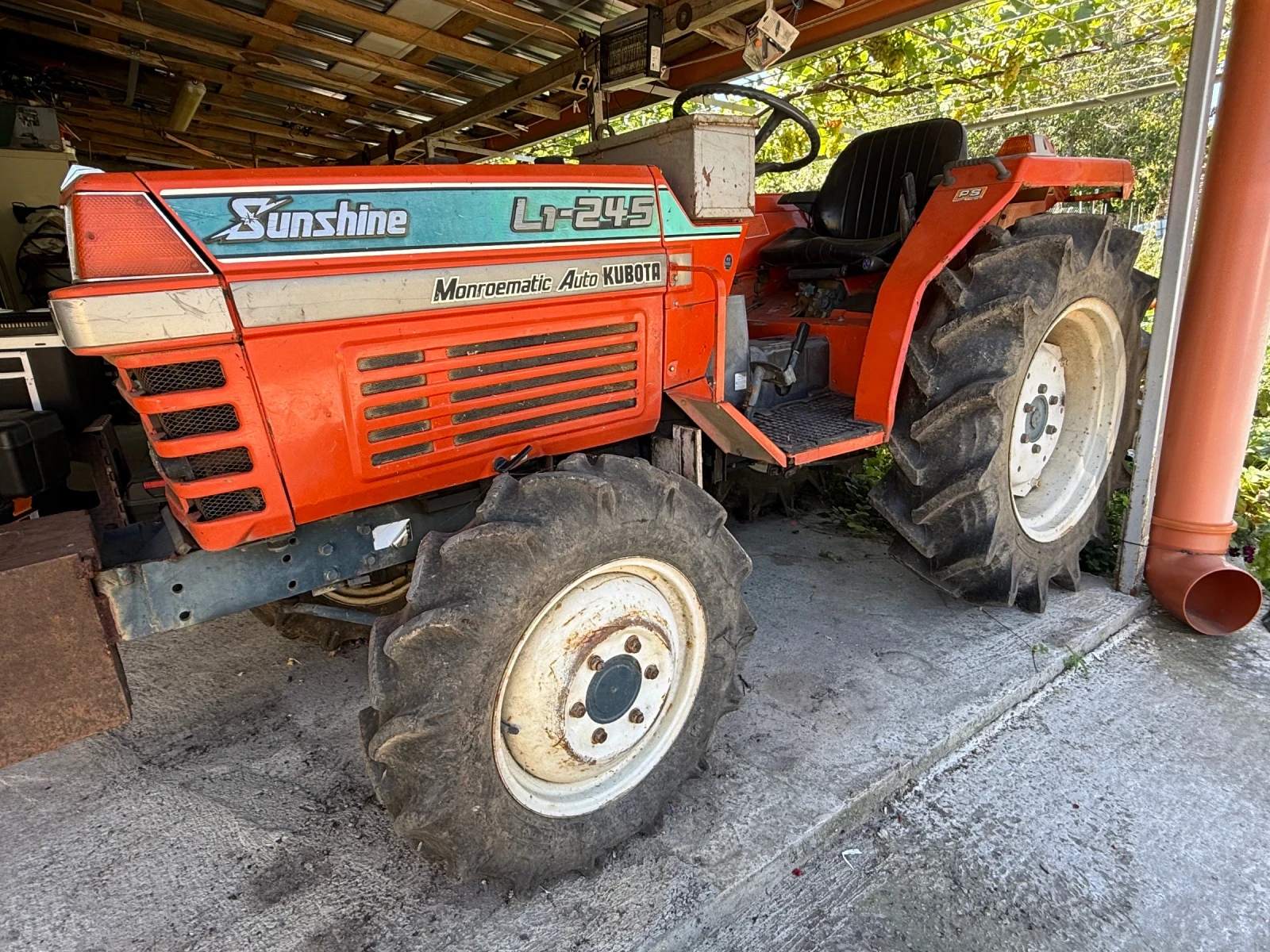 Трактор Kubota L1-245