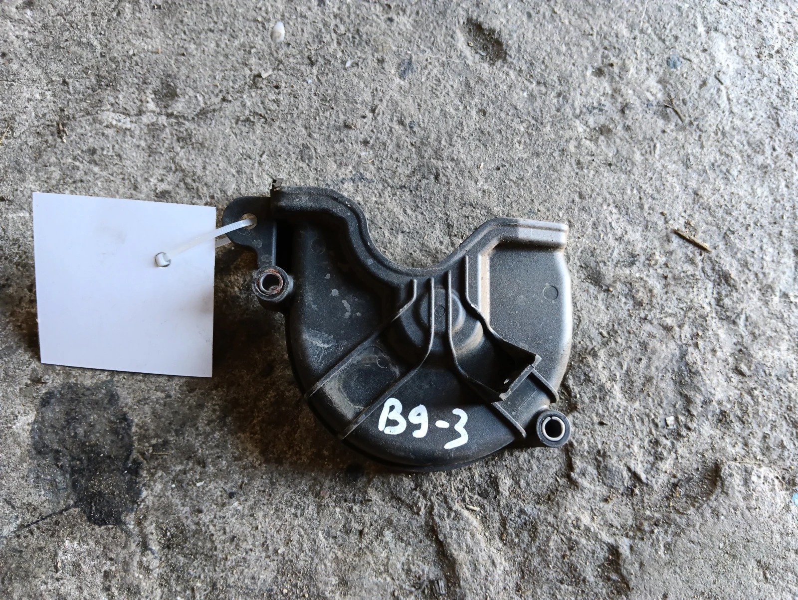 капак ангренаж 2.0TFSI 04C109121E Audi A4