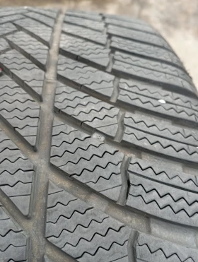 Гуми Зимни 275/35R21, снимка 2