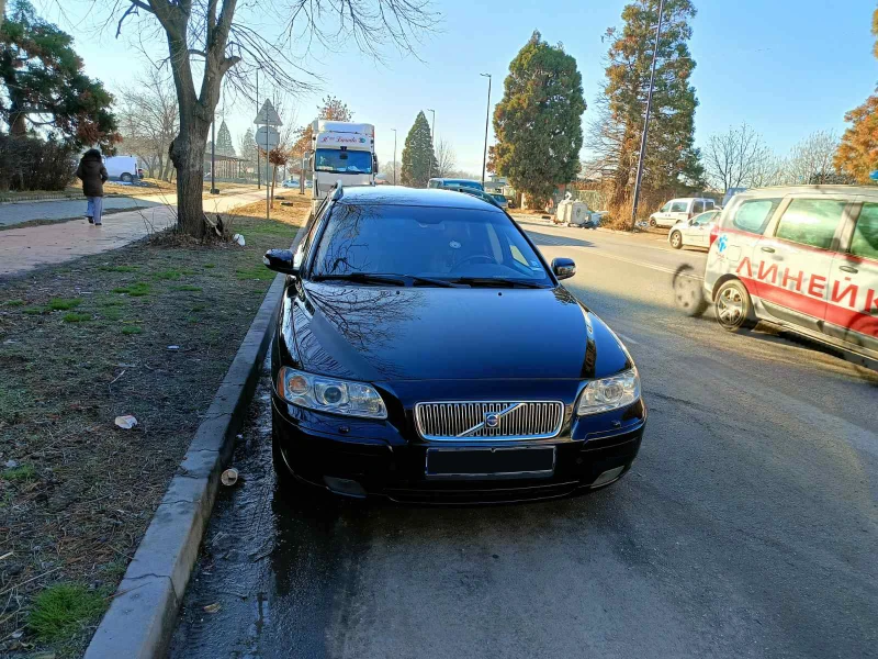 Volvo V70, снимка 1 - Автомобили и джипове - 48935351