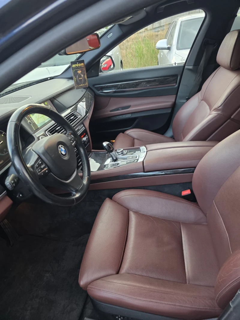 BMW 740, снимка 13 - Автомобили и джипове - 51612410