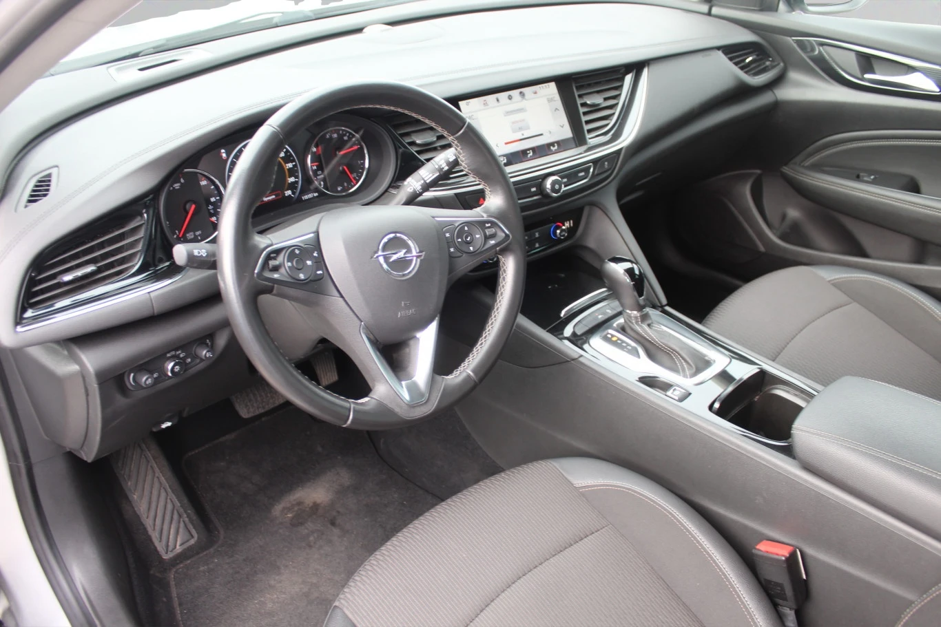 Opel Insignia КЛИЕНТСКИ АВТОМОБИЛ - изображение 6