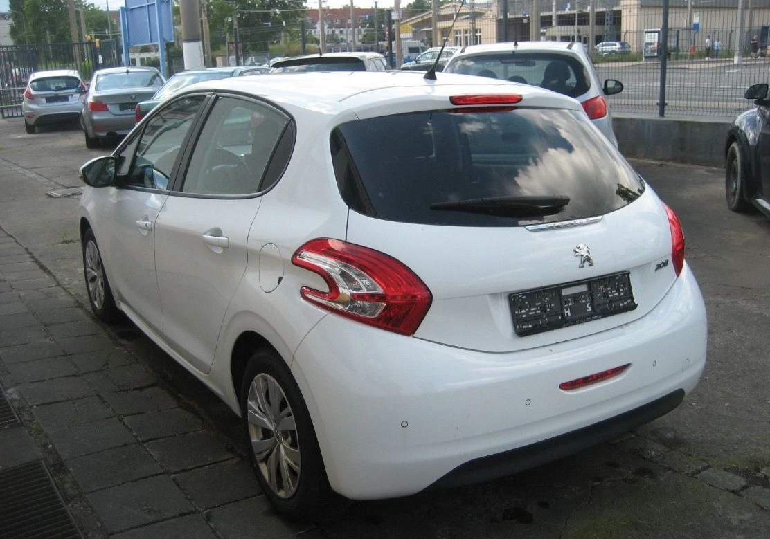 Peugeot 208 1.2 - изображение 5