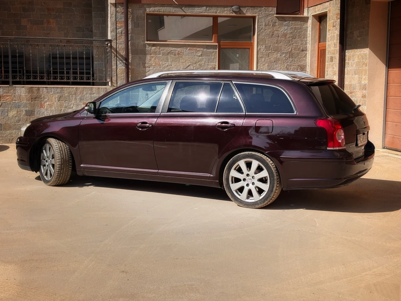 Toyota Avensis 2.2 D4D, снимка 7 - Автомобили и джипове - 53748769