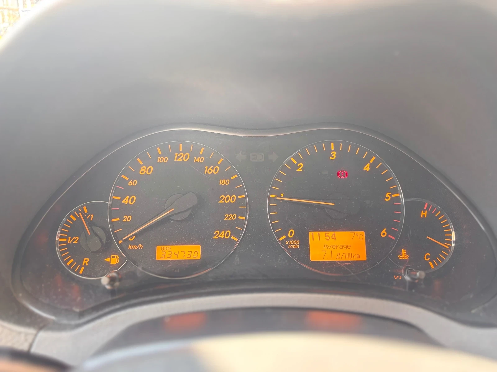 Toyota Avensis 2.2 D4D, снимка 15 - Автомобили и джипове - 53748769