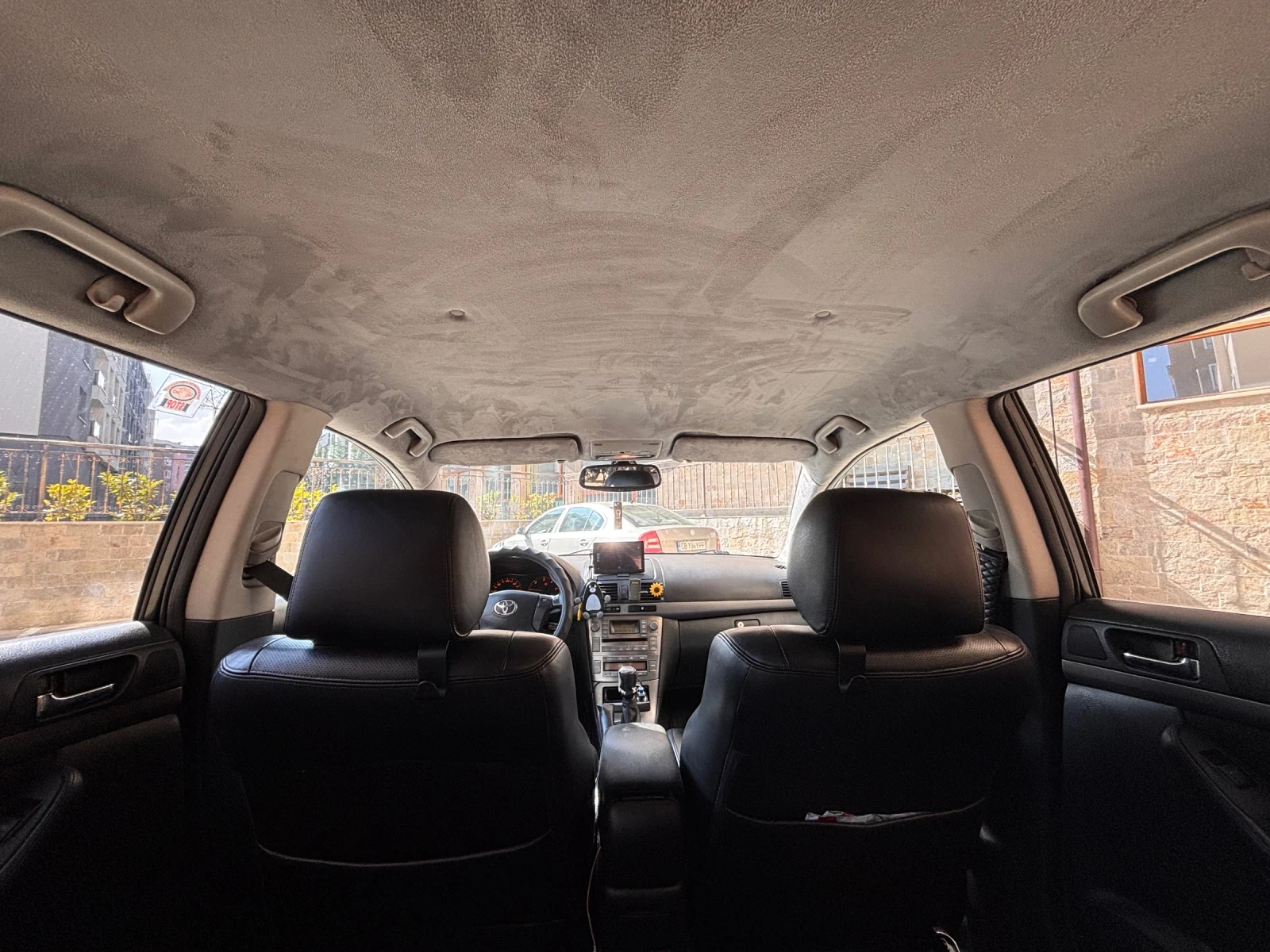 Toyota Avensis 2.2 D4D, снимка 14 - Автомобили и джипове - 53748769