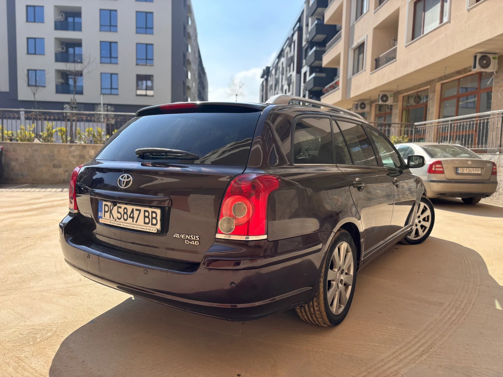 Toyota Avensis 2.2 D4D, снимка 5 - Автомобили и джипове - 53748769