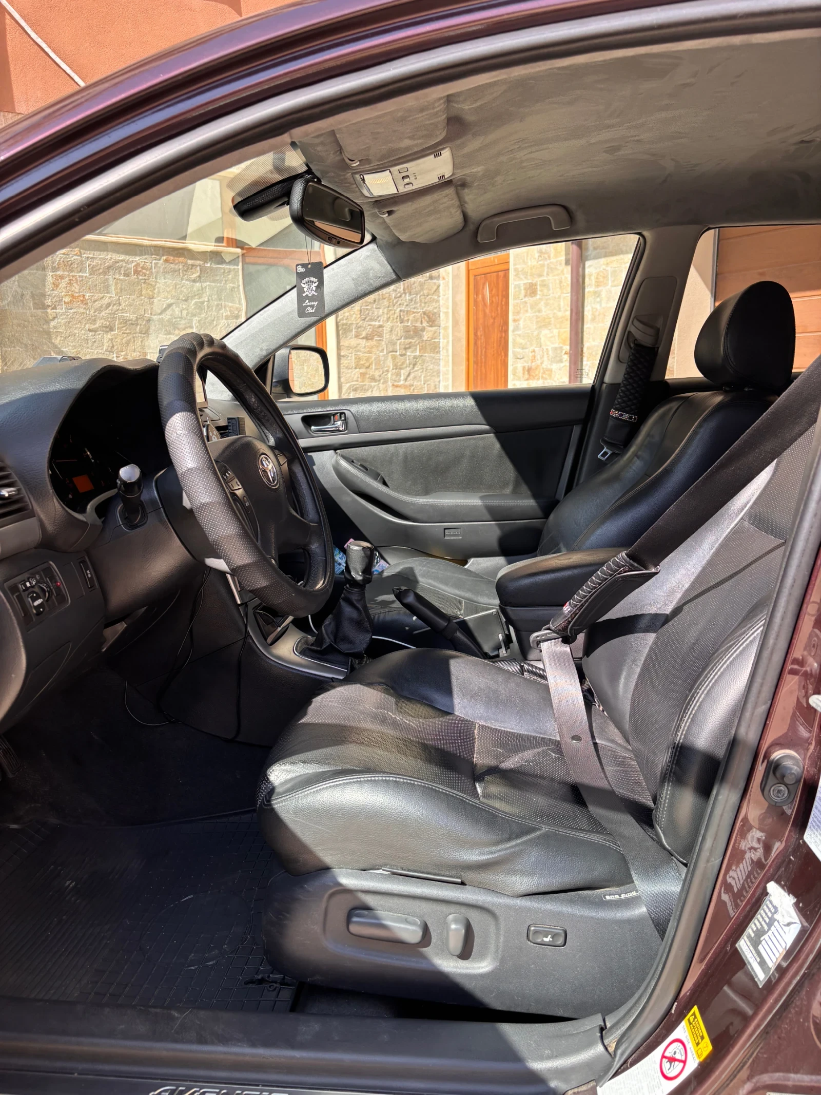 Toyota Avensis 2.2 D4D, снимка 8 - Автомобили и джипове - 53748769