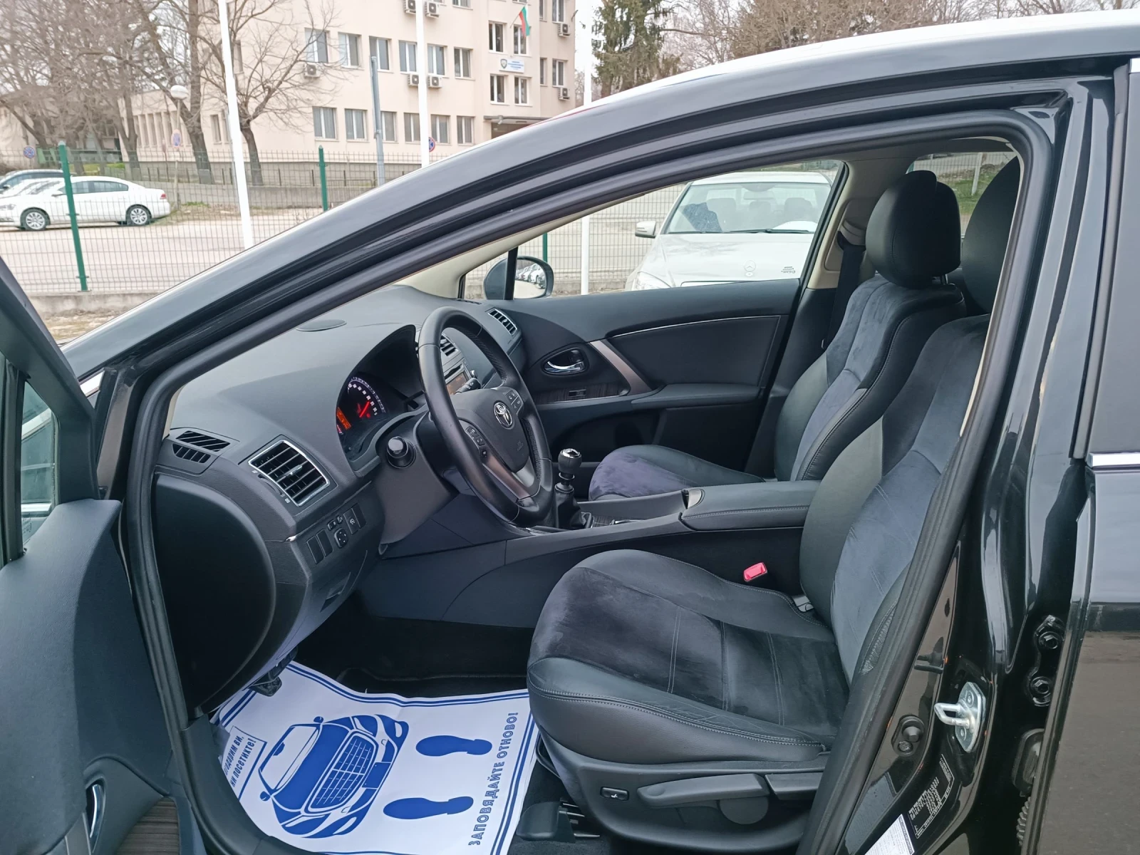 Toyota Avensis 2.0i-152кс-ШВЕЙЦАРИЯ-РЪЧКА-FACELIFT-KEYLESS, снимка 9 - Автомобили и джипове - 53918429