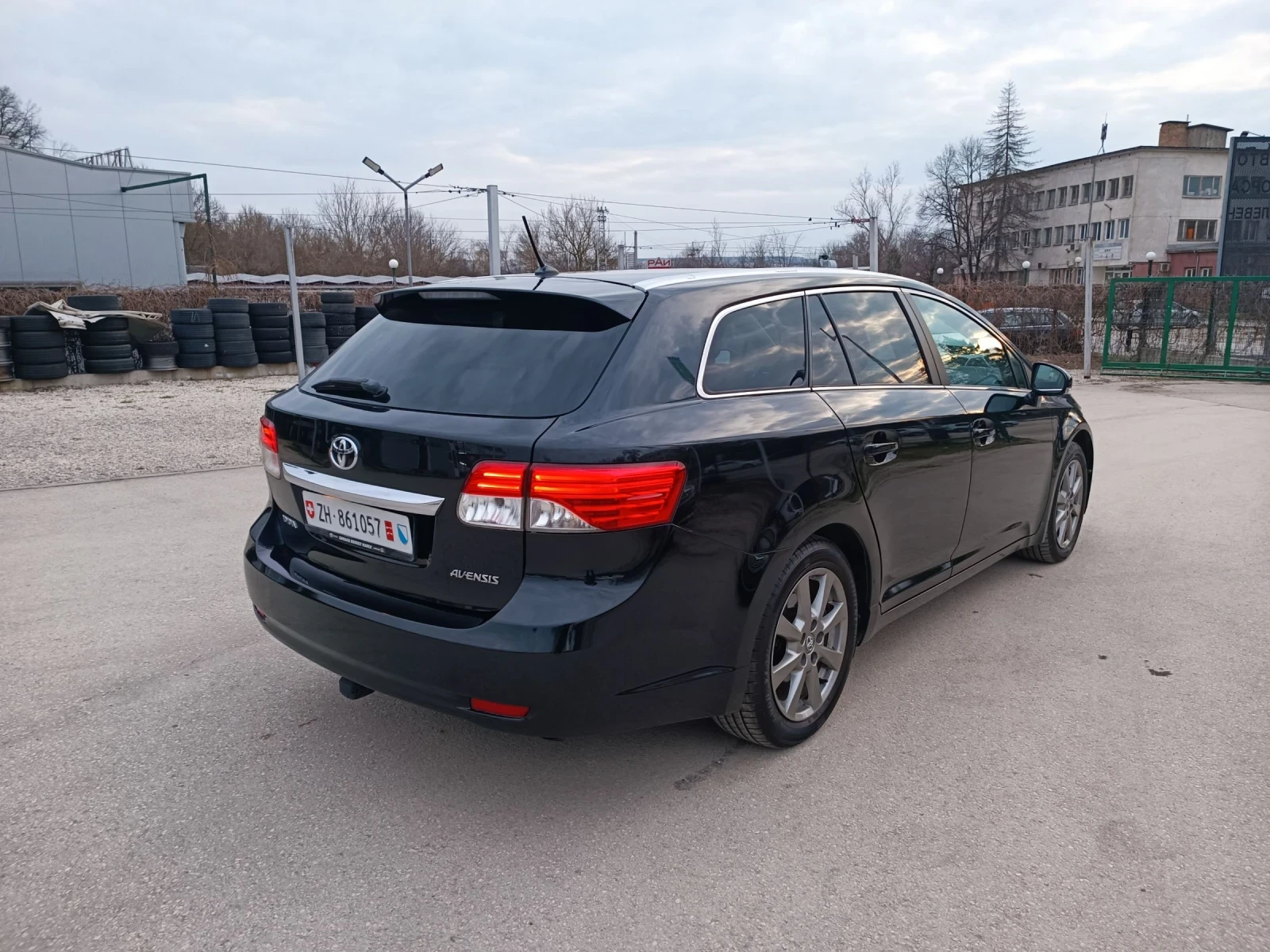 Toyota Avensis 2.0i-152кс-ШВЕЙЦАРИЯ-РЪЧКА-FACELIFT-KEYLESS, снимка 3 - Автомобили и джипове - 53918429