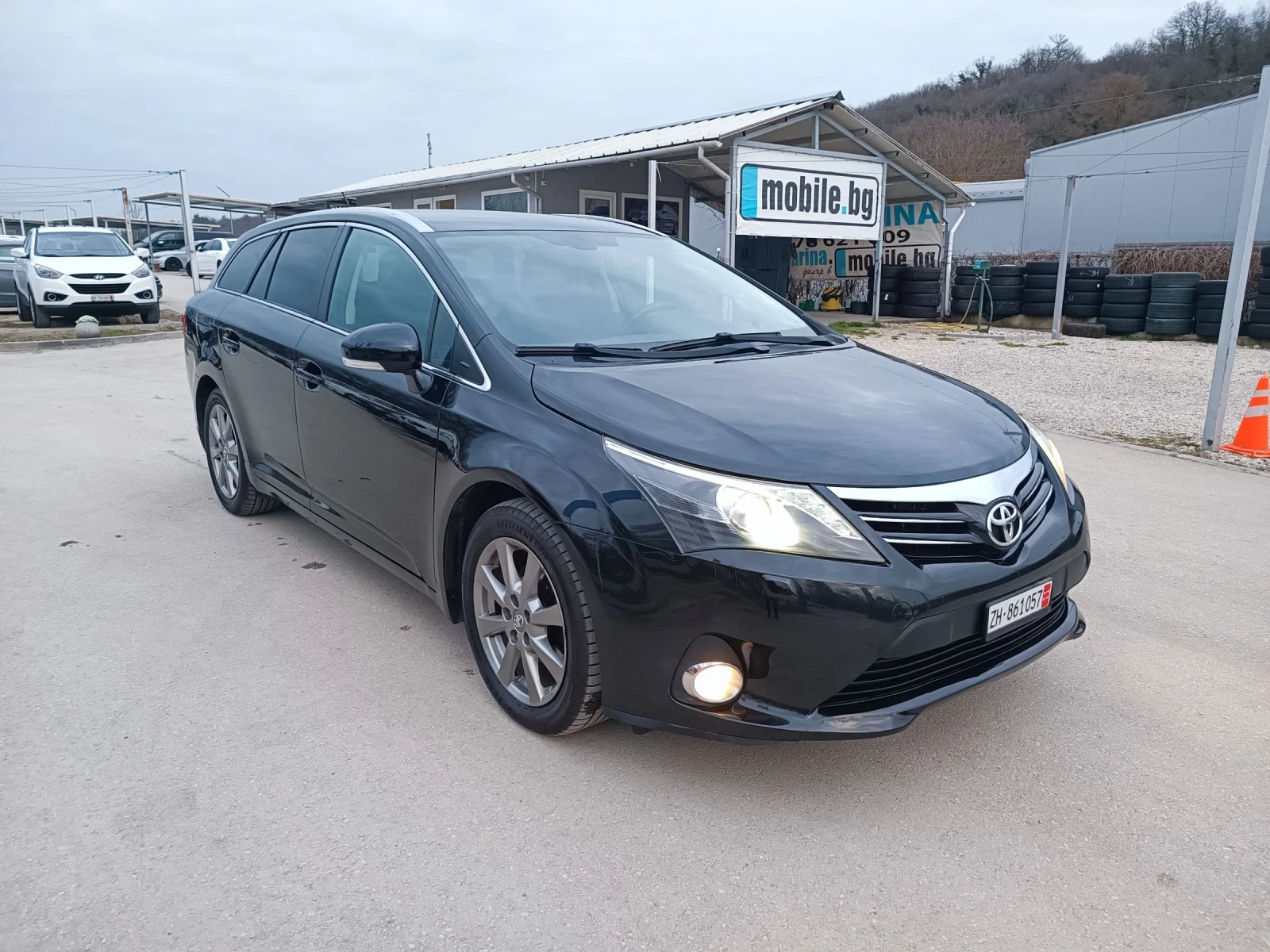 Toyota Avensis 2.0i-152кс-ШВЕЙЦАРИЯ-РЪЧКА-FACELIFT-KEYLESS, снимка 2 - Автомобили и джипове - 53918429