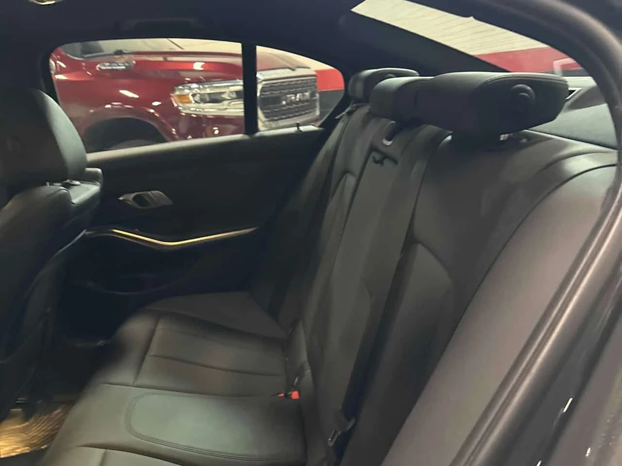 BMW 330 i xDrive/CARFAX/ШИБИДАХ/ПОДГРЕВИ, снимка 10 - Автомобили и джипове - 53956370