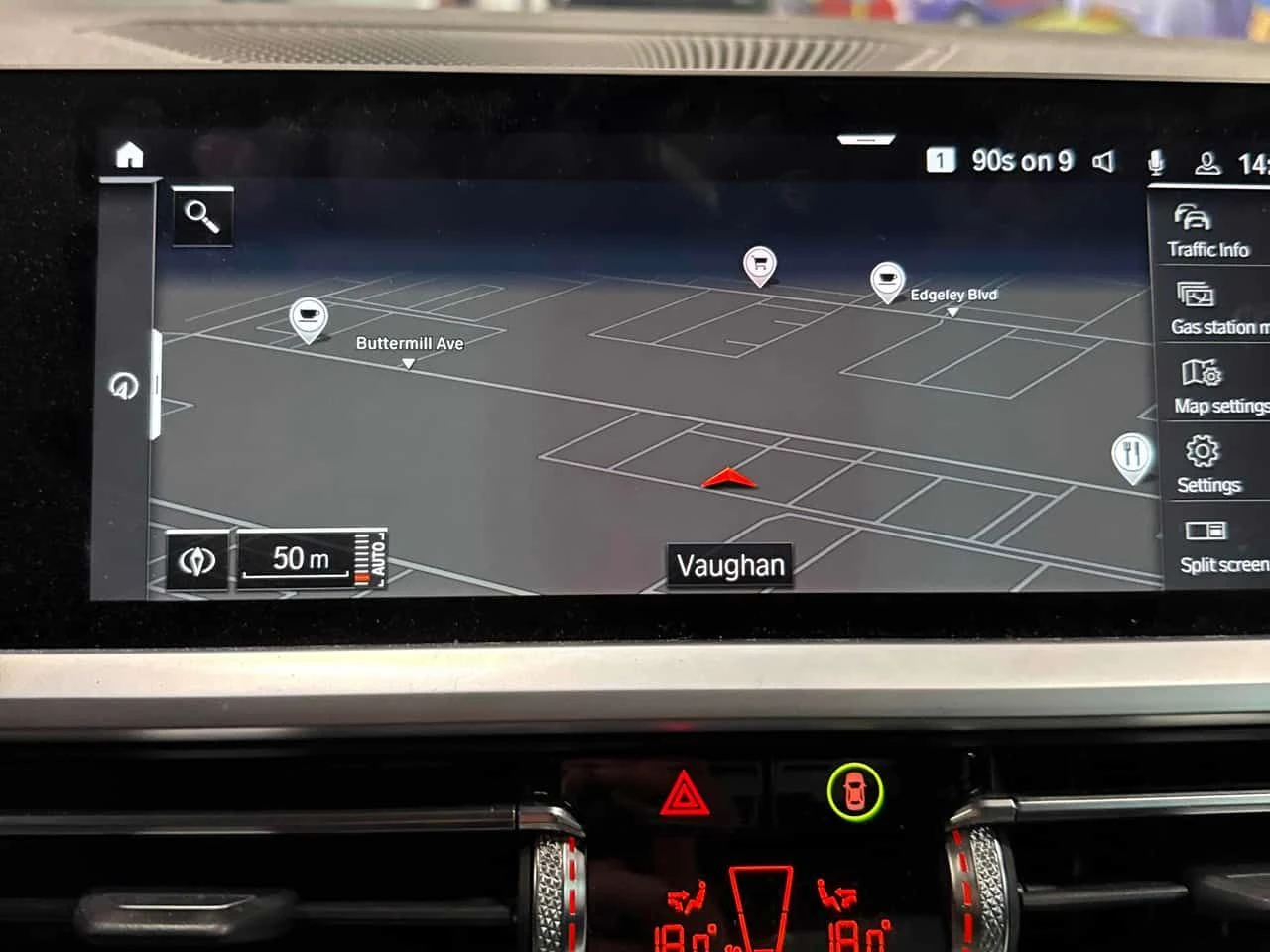 BMW 330 i xDrive/CARFAX/ШИБИДАХ/ПОДГРЕВИ, снимка 14 - Автомобили и джипове - 53956370