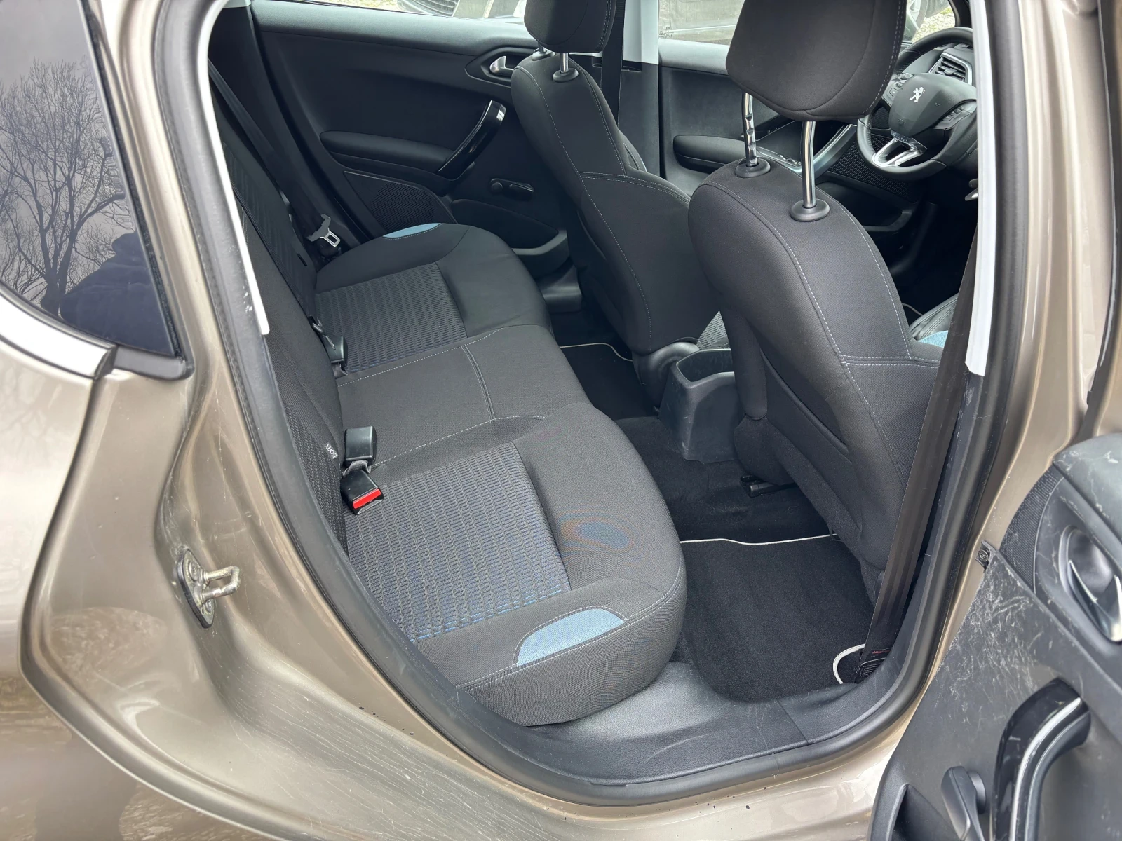 Peugeot 208 1.6 hdi navi, снимка 16 - Автомобили и джипове - 54106657