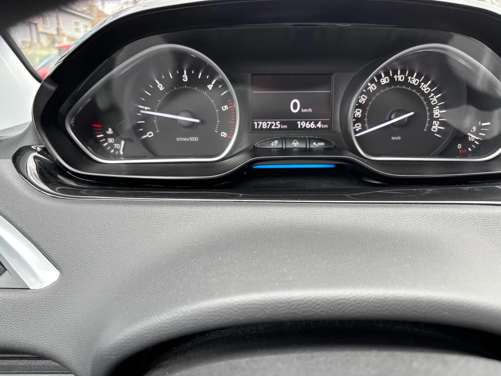 Peugeot 208 1.6 hdi navi, снимка 9 - Автомобили и джипове - 54106657