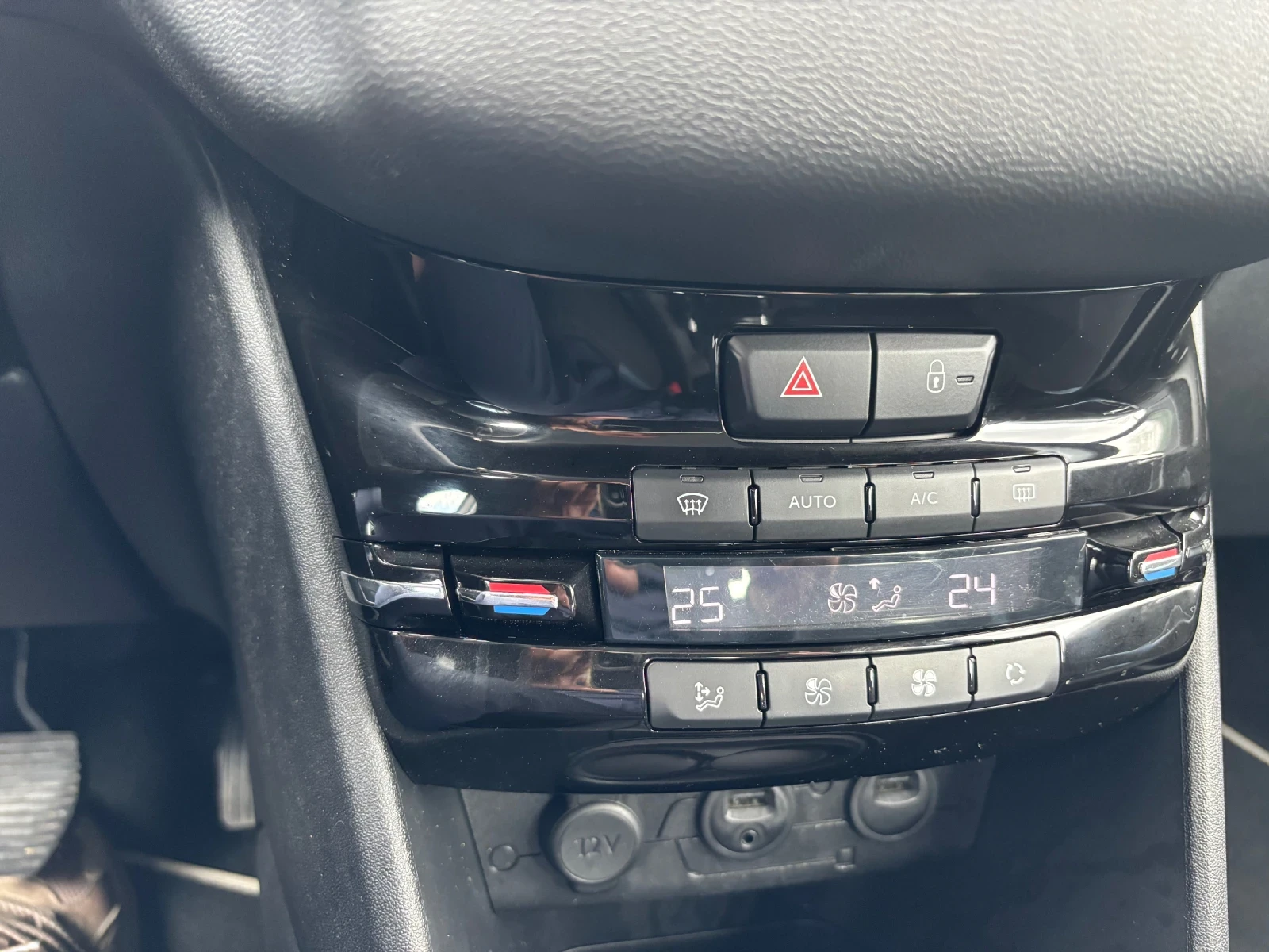 Peugeot 208 1.6 hdi navi, снимка 8 - Автомобили и джипове - 54106657