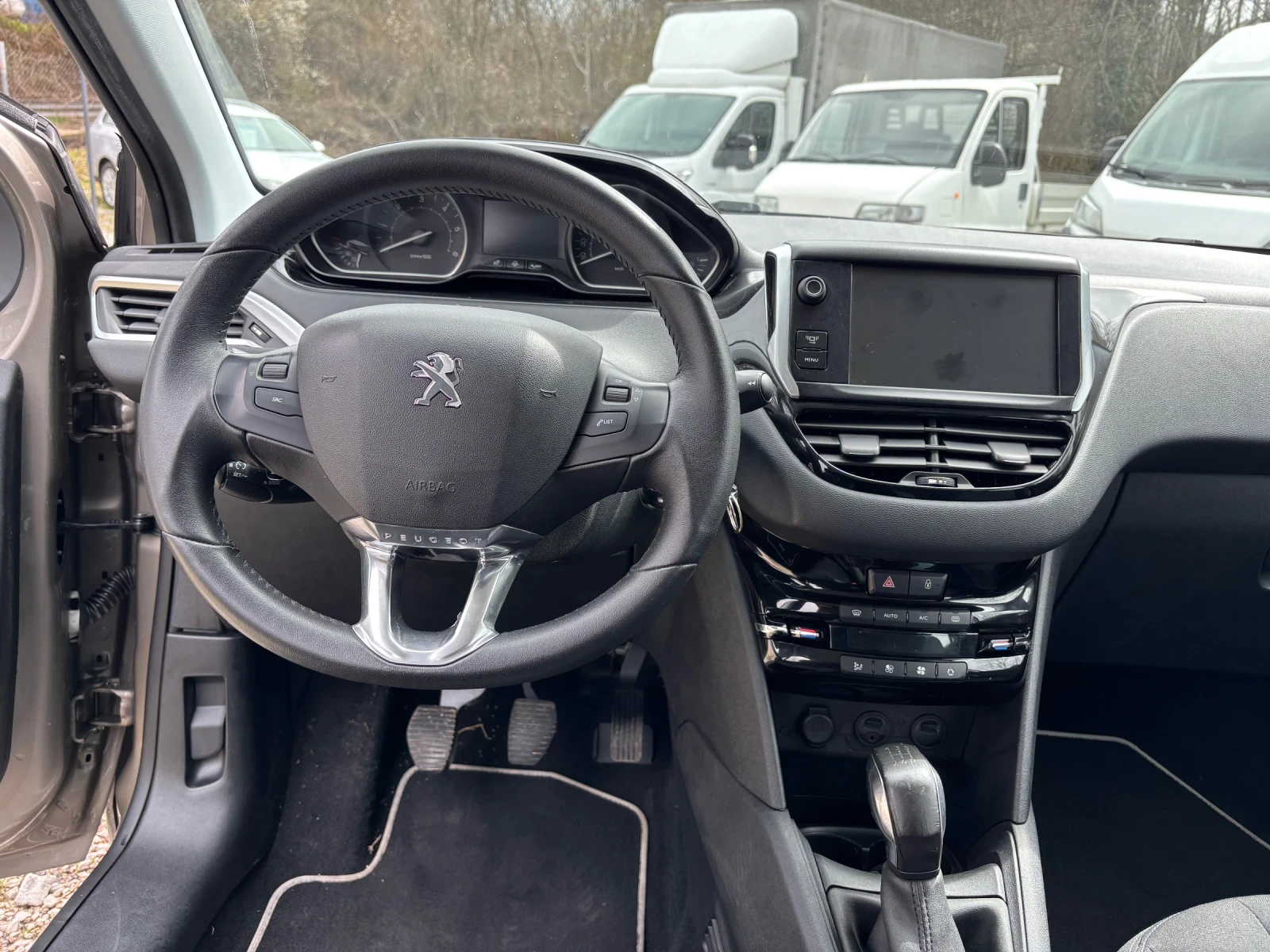 Peugeot 208 1.6 hdi navi, снимка 11 - Автомобили и джипове - 54106657