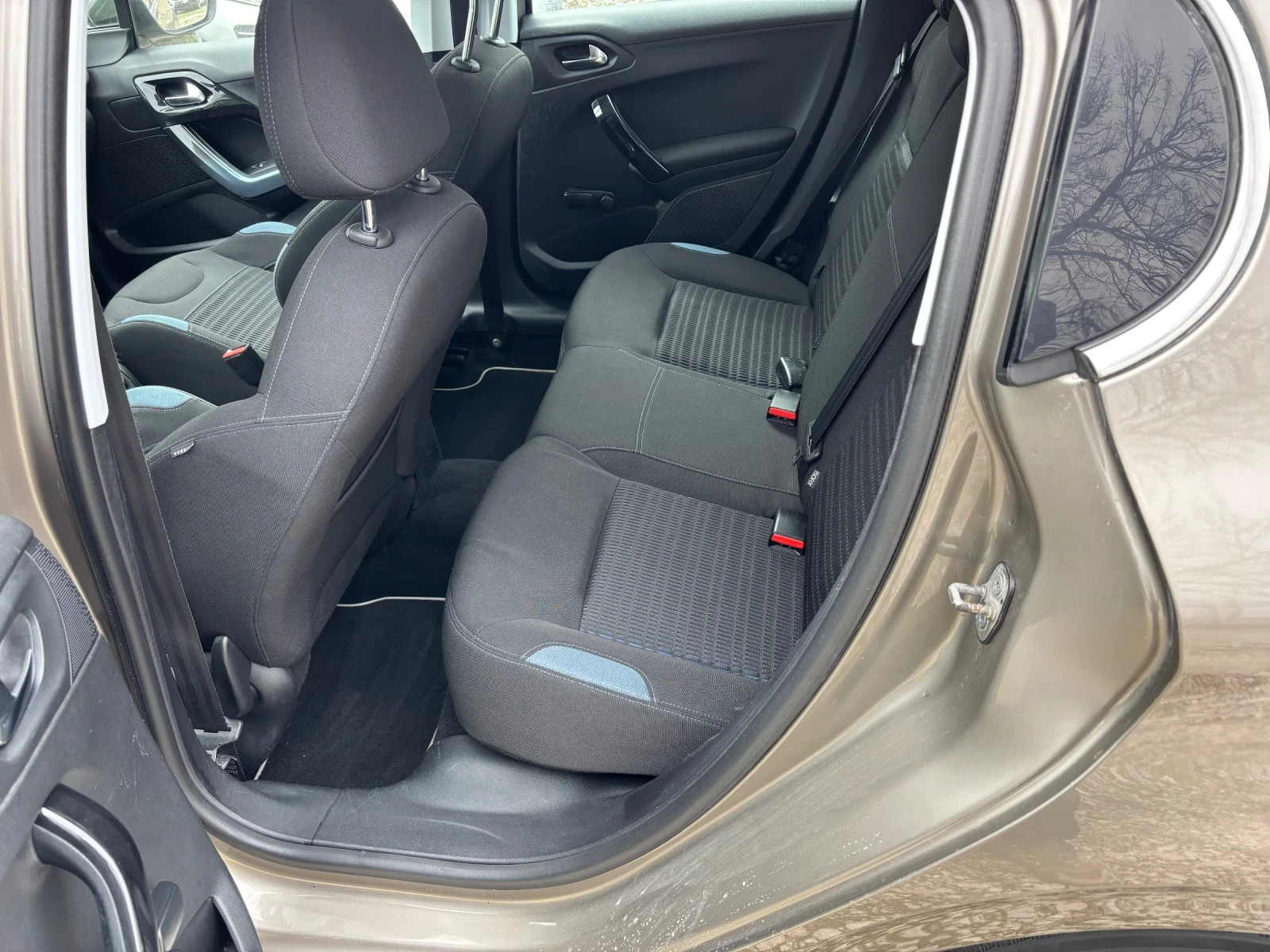 Peugeot 208 1.6 hdi navi, снимка 14 - Автомобили и джипове - 54106657