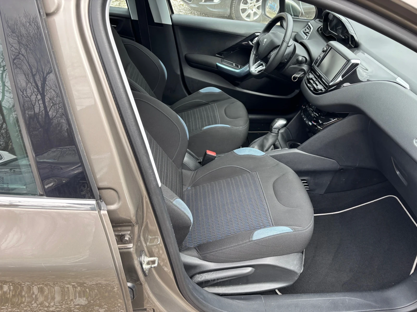 Peugeot 208 1.6 hdi navi, снимка 15 - Автомобили и джипове - 54106657