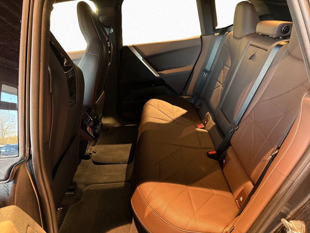 BMW iX xDRIVE40/325HP/NAVI/HUD/CAM/ACC/LED/275z, снимка 10 - Автомобили и джипове - 54121867