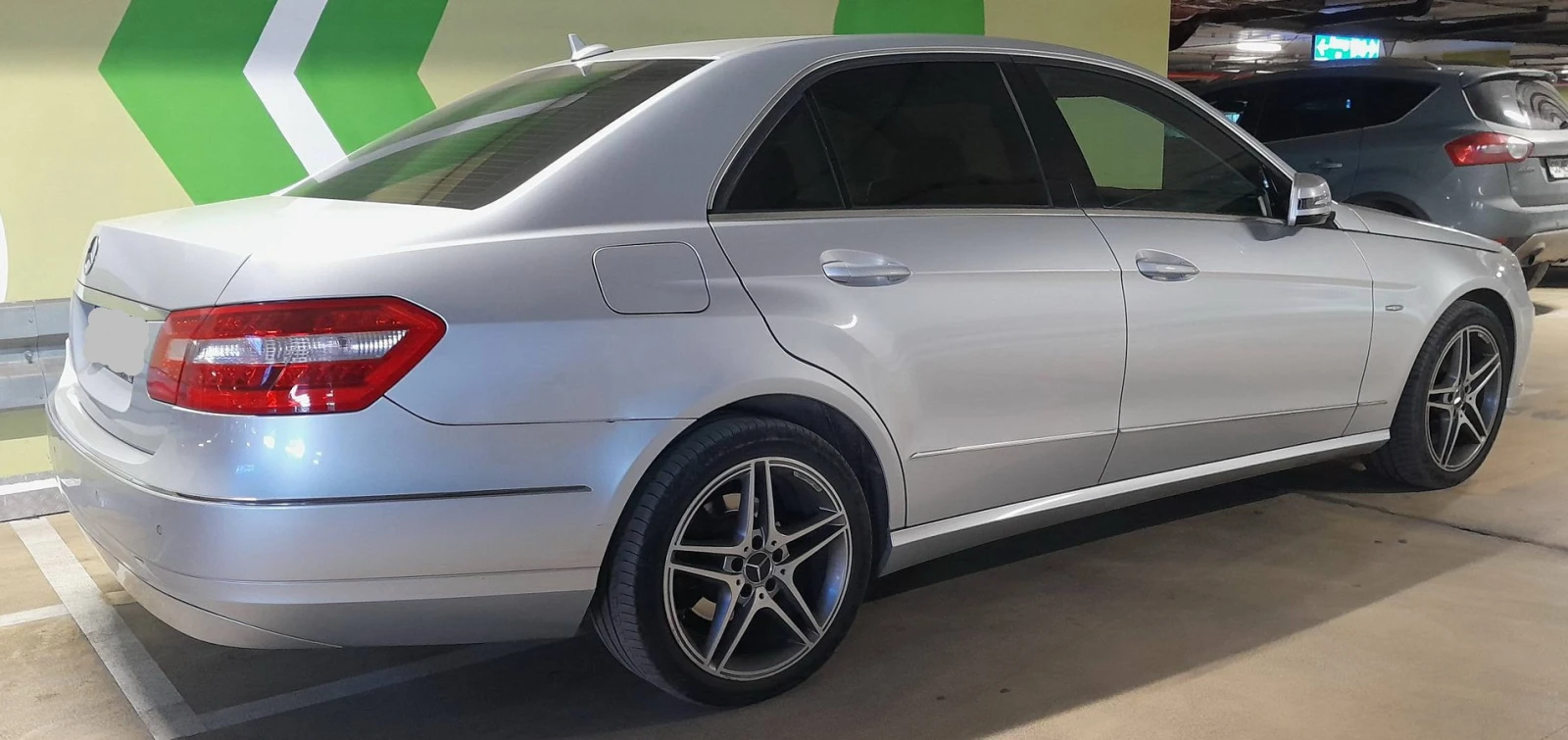 Mercedes-Benz E 220 AMG Elegance, снимка 4 - Автомобили и джипове - 54554186