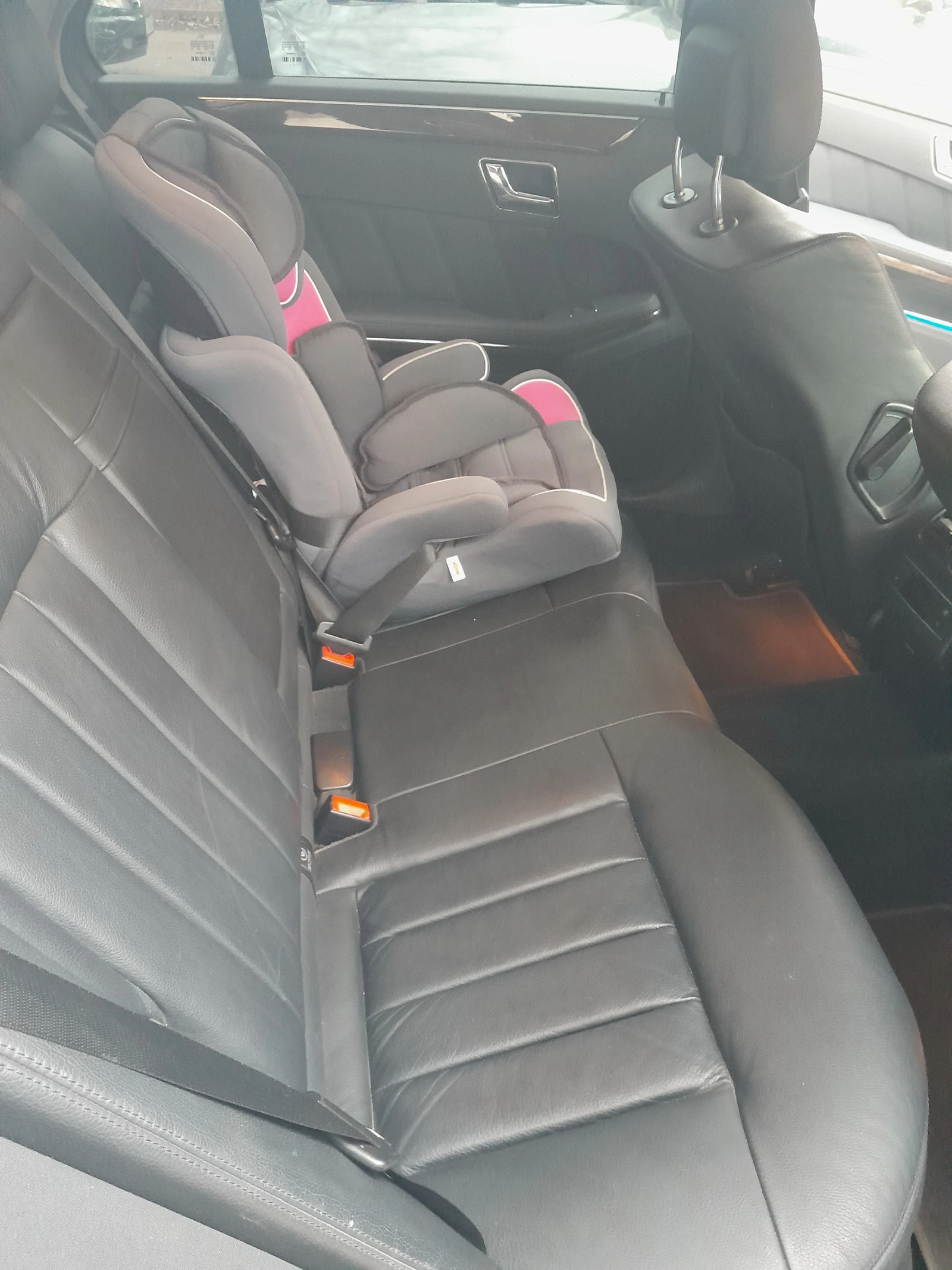 Mercedes-Benz E 220 AMG Elegance, снимка 14 - Автомобили и джипове - 54554186