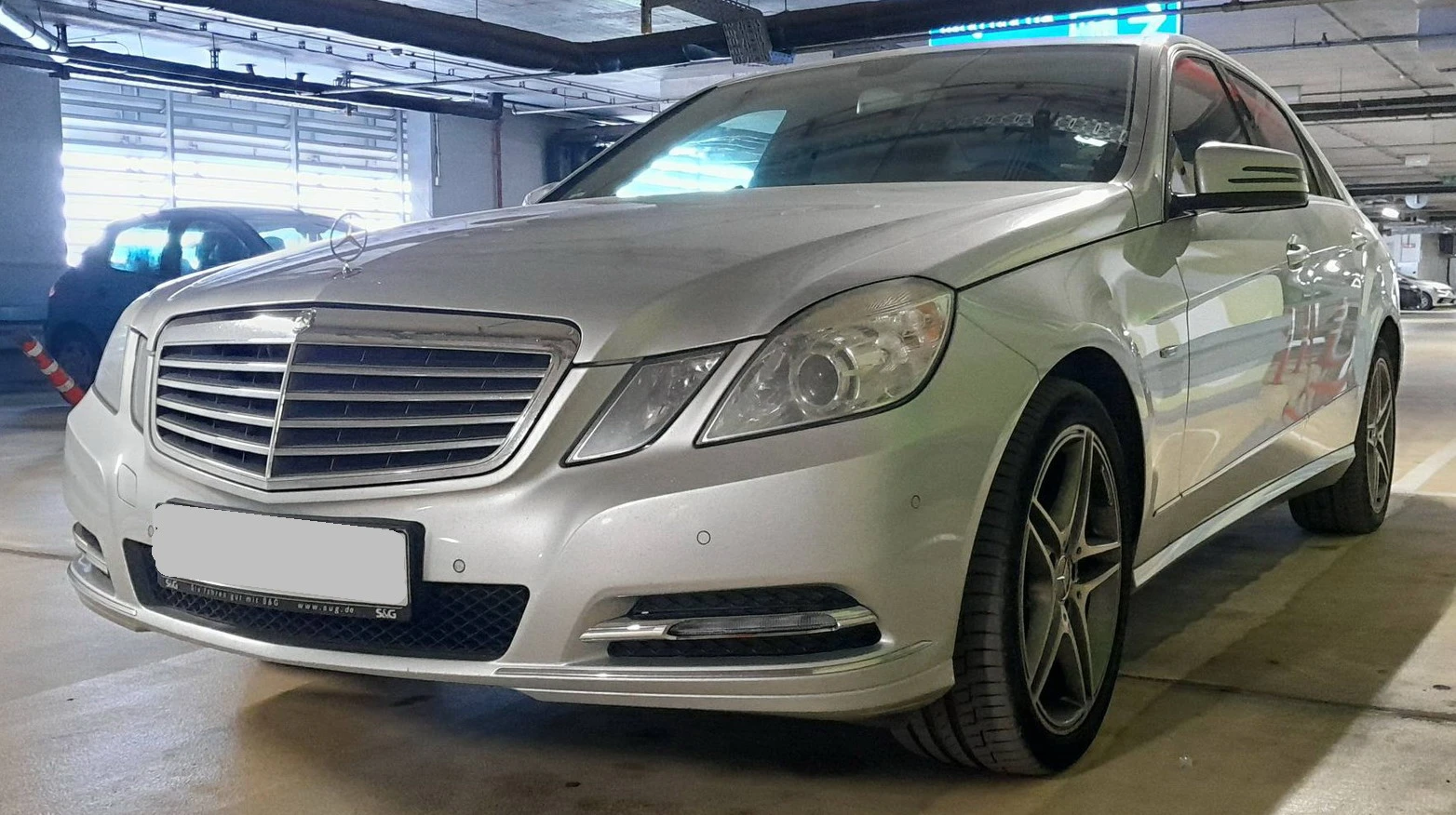 Mercedes-Benz E 220 AMG Elegance, снимка 2 - Автомобили и джипове - 54554186