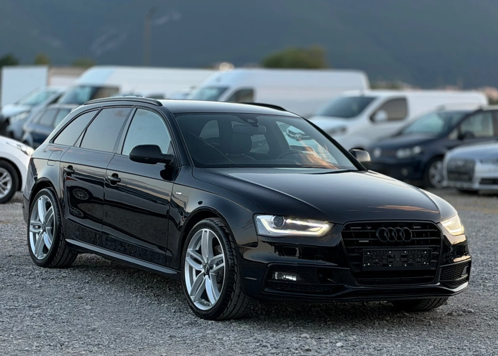 Audi A4 2.0TDi 177 * Дистроник* * Quattto* * Обдухване* 