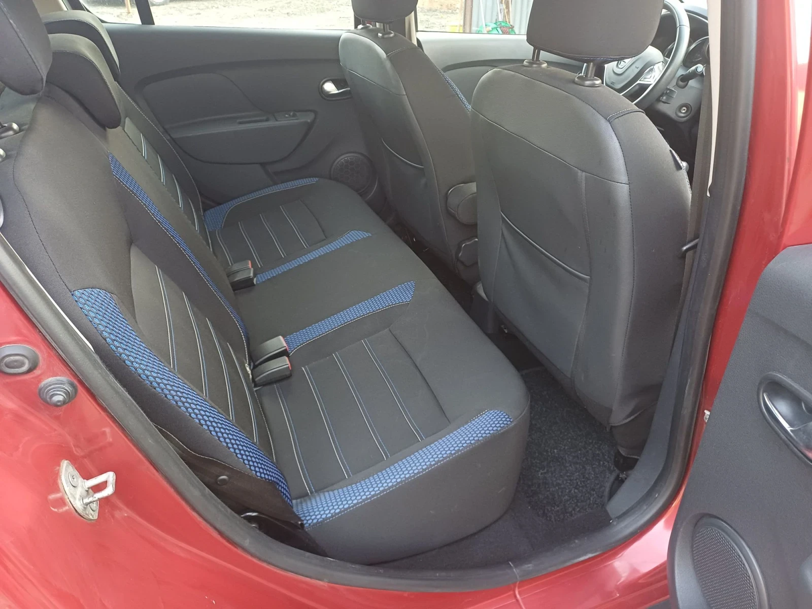 Dacia Sandero Eco-G 100 климатроник, снимка 6 - Автомобили и джипове - 55896328