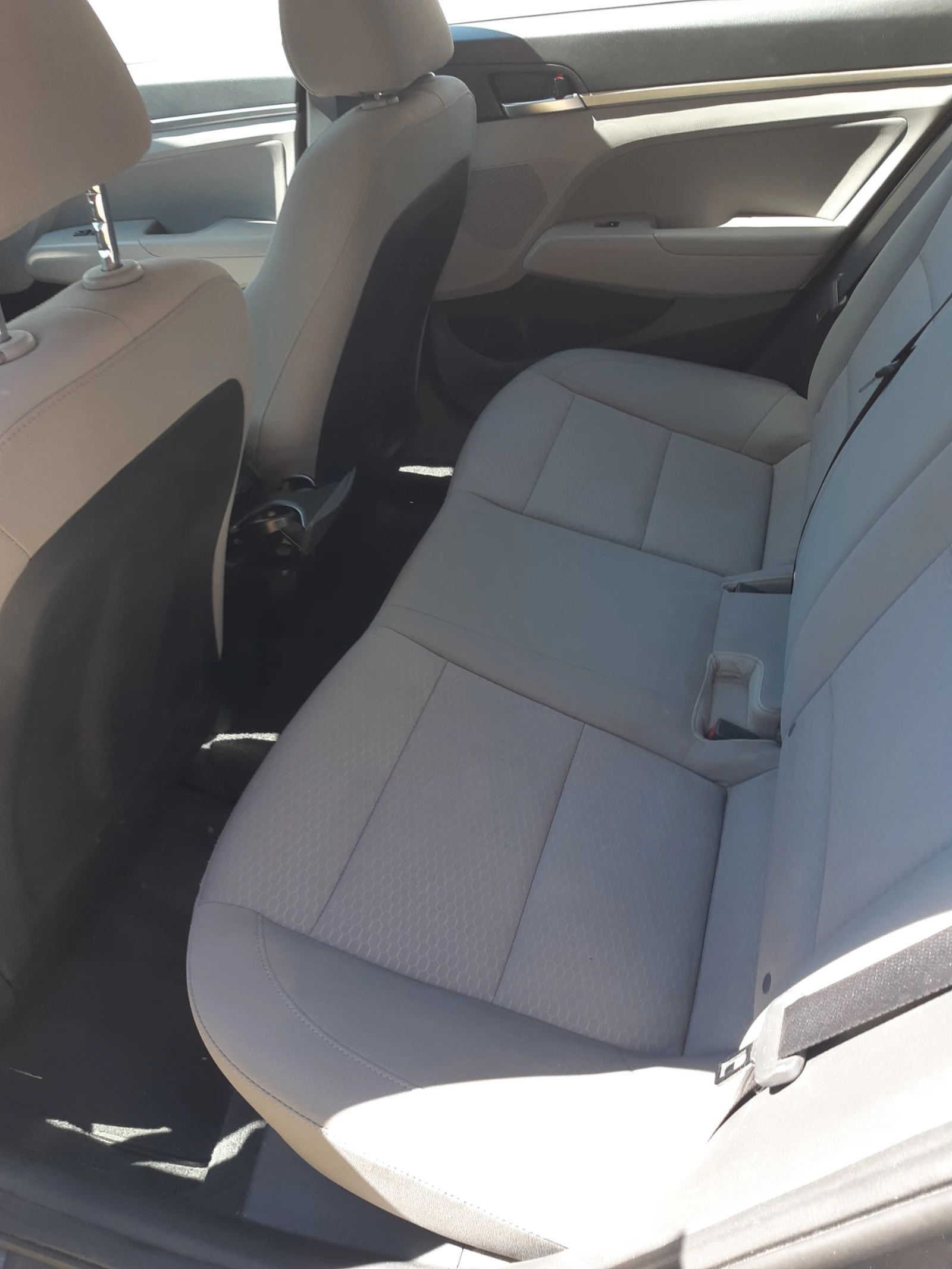 Hyundai Elantra Value Edition, снимка 9 - Автомобили и джипове - 56304371